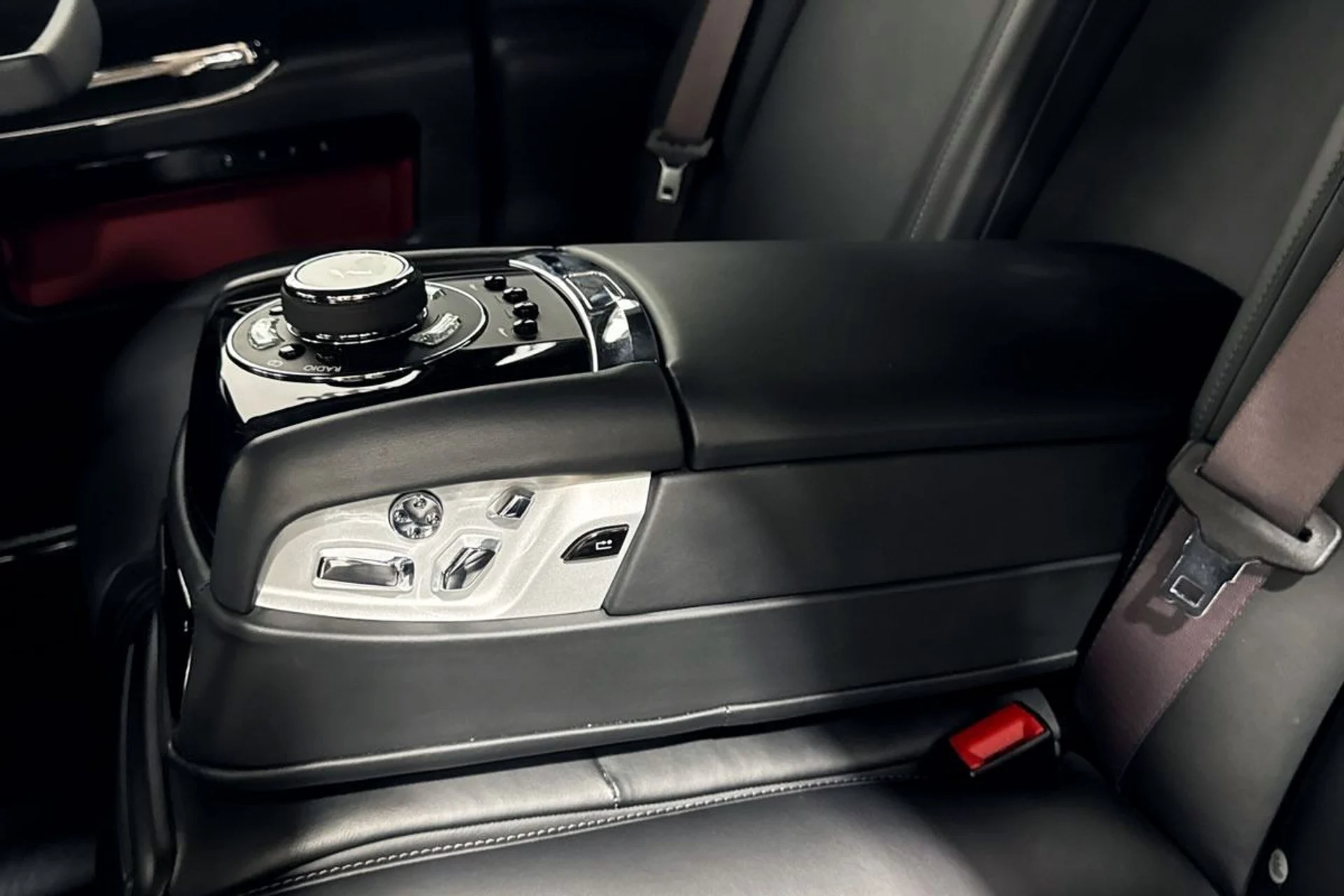 mph015_954529821_Used_2015_Rolls_Royce_Ghost_w_Rear_Theatre_Picnic_Tables_1754579951_0a2b827d46