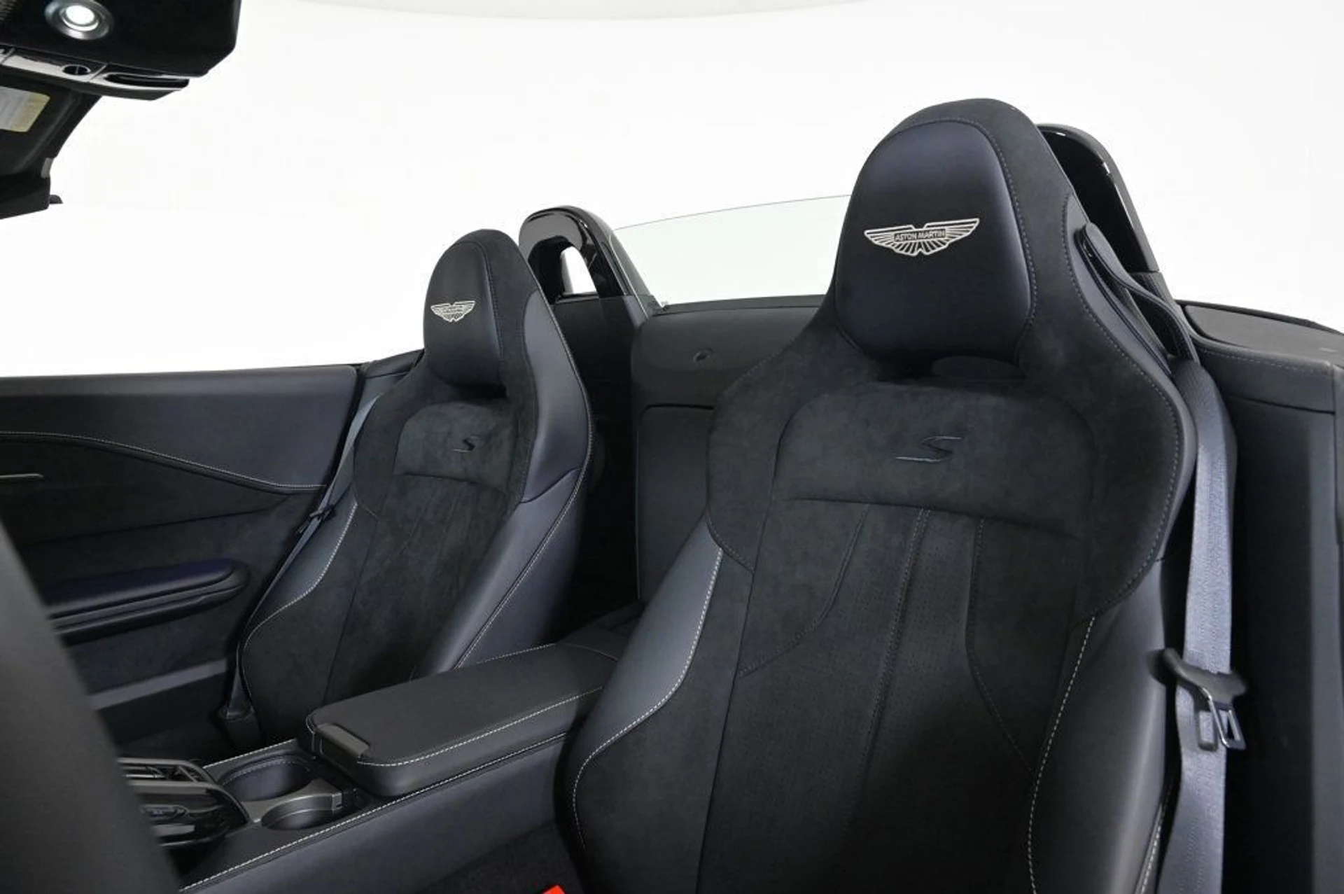 mph015_956193219_new_2026_aston_martin_vantage_sroadster_11350_22964213_15_1024_a2b62023a9