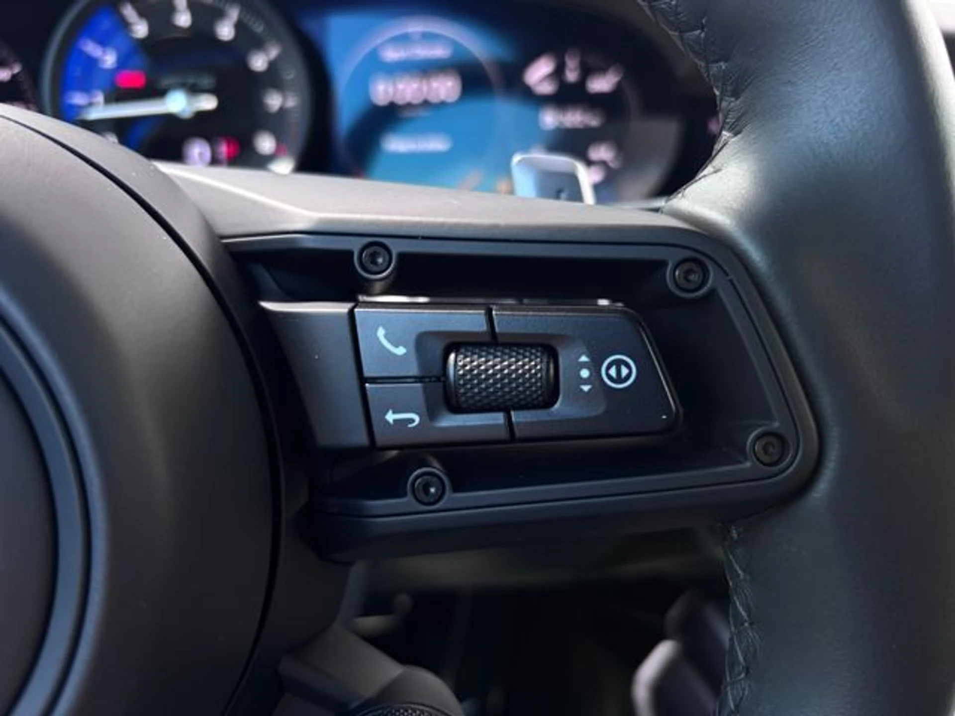 mph015_958021170_b72a8507c09b85e2fed7096d2162af90x_98f3f73dea