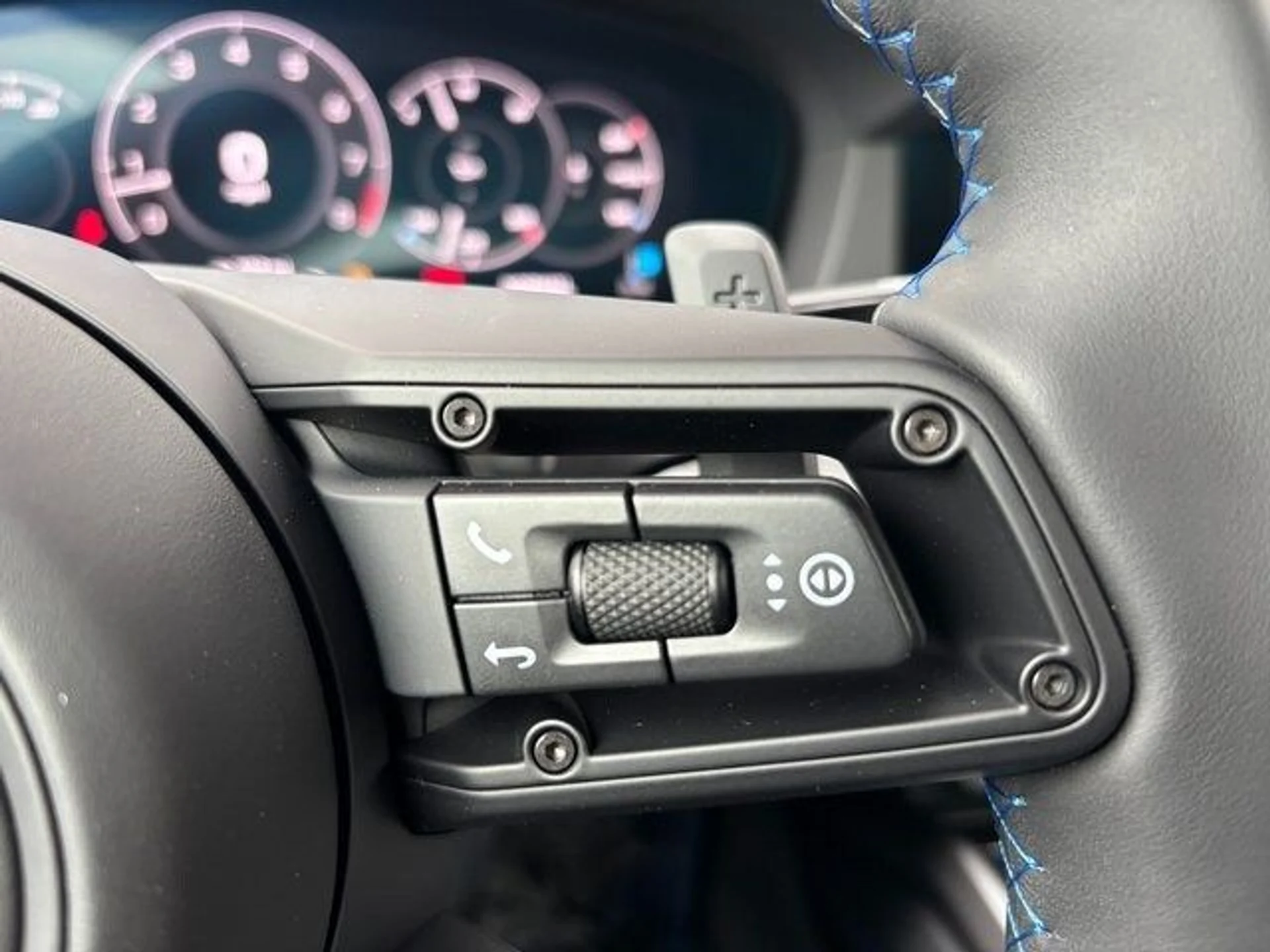 mph015_959714680_76d7e139a472f5cffd74cb9cbcaa67b8x_5228d9f555