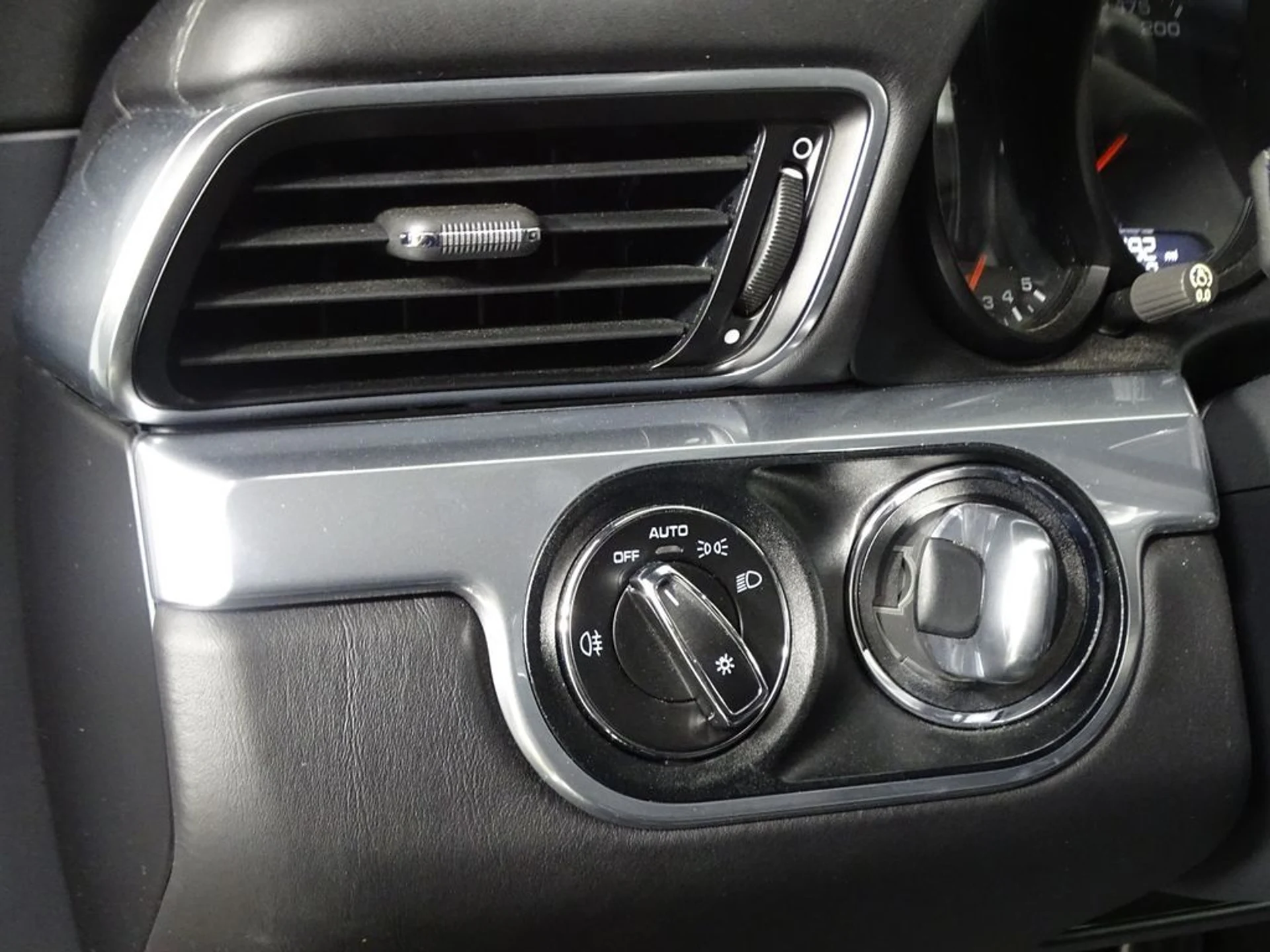 mph015_95987584_8996510e4a1a18266df8350145aea56ax_831da1f635