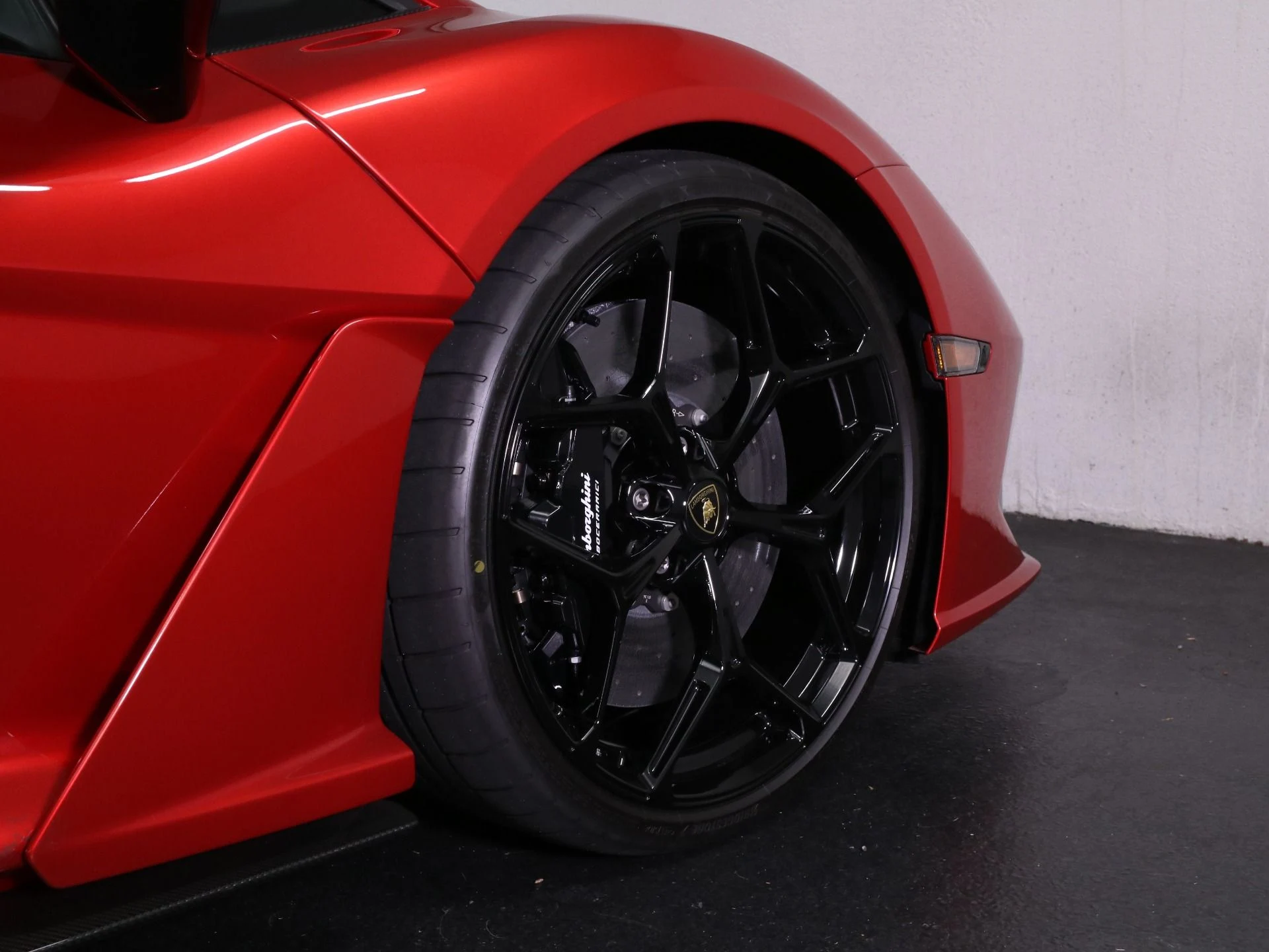 mph015_962819784_New_2025_Lamborghini_Revuelto_1756395149_03e588b3d3