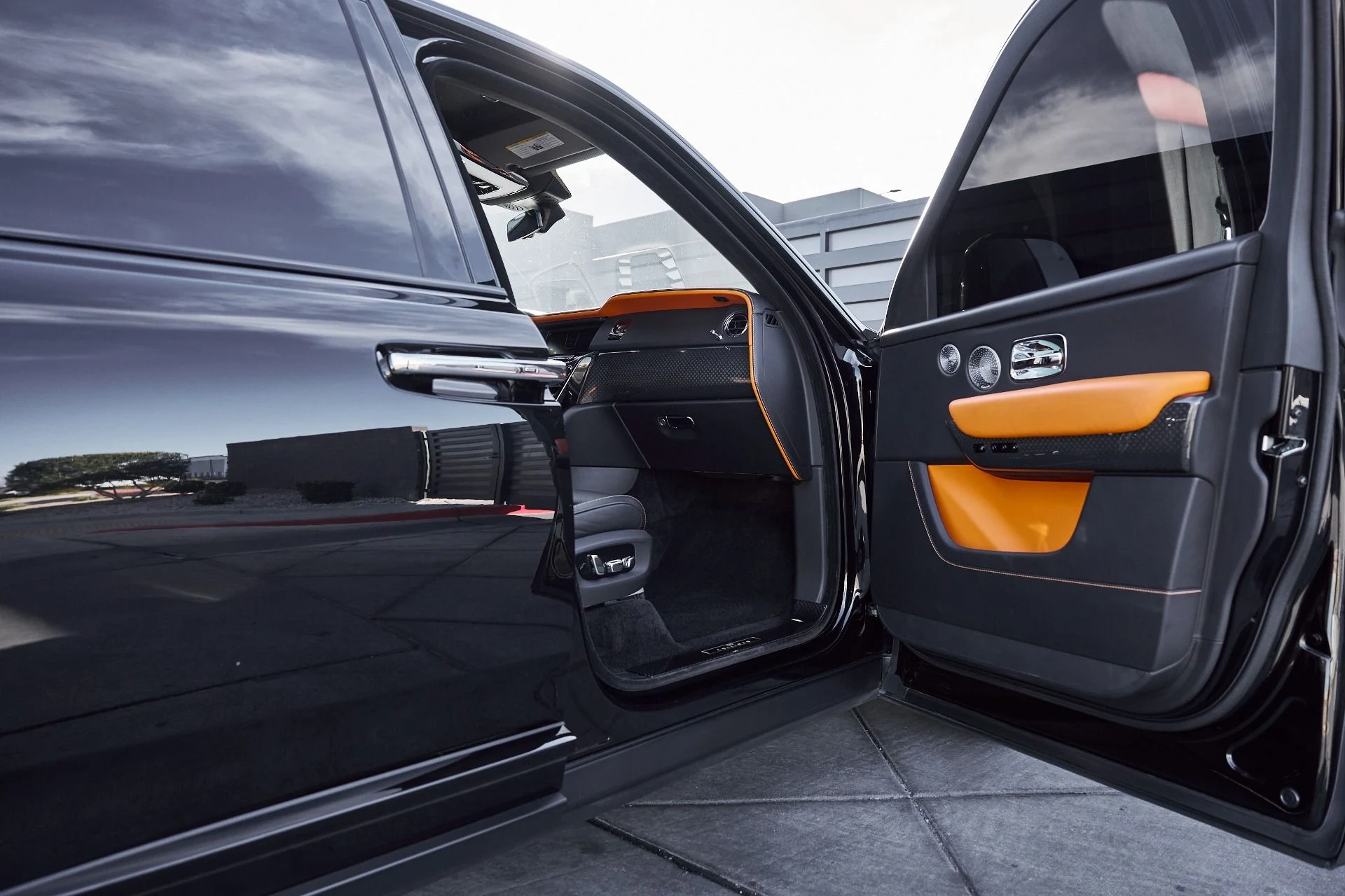 mph015_966509338_Used_2022_Rolls_Royce_Cullinan_Black_Badge_1768359463_0a95d6a6b6