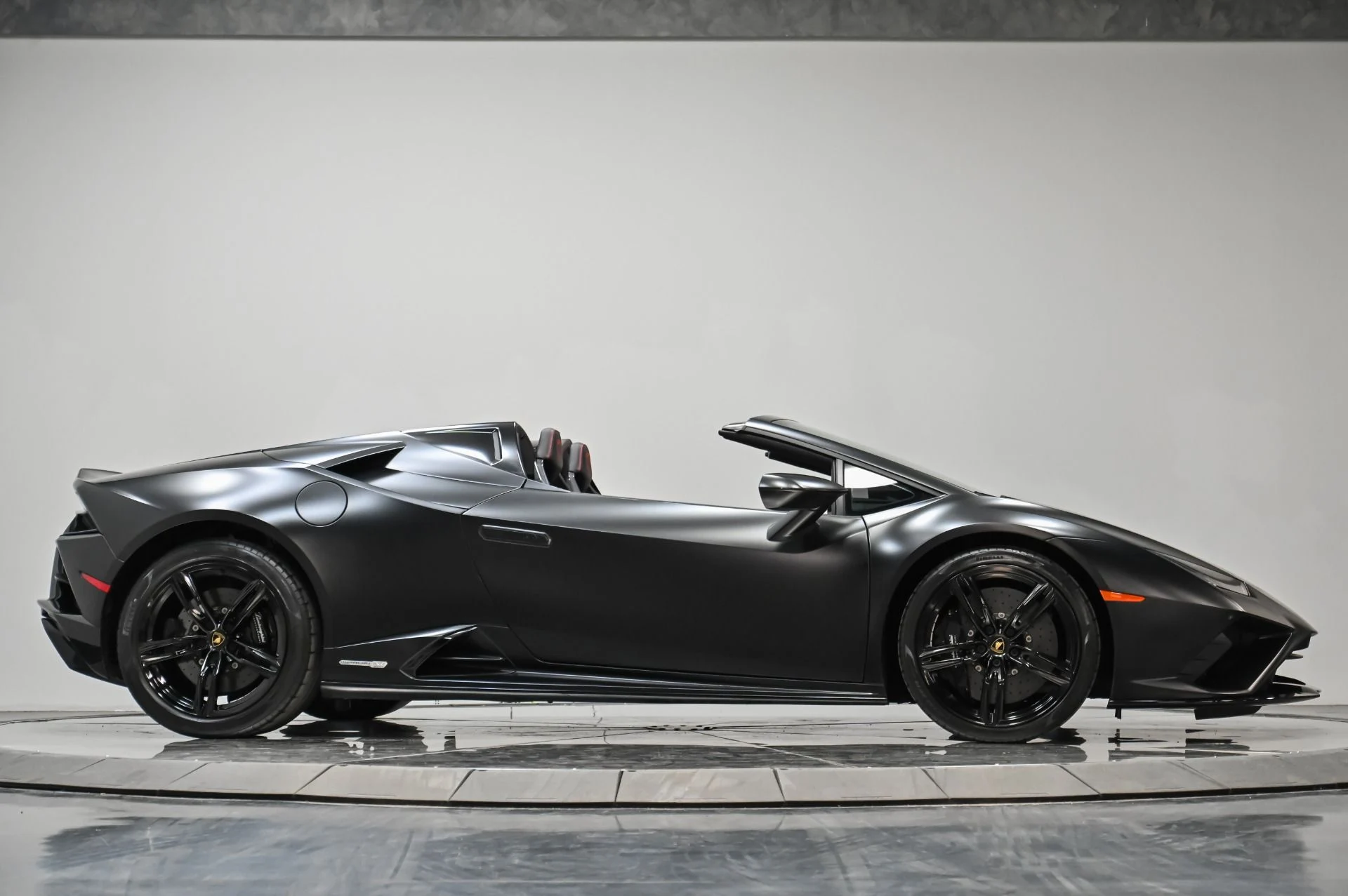 mph015_969282147_Used_2021_Lamborghini_Huracan_EVO_Base_1754943385_cc54c4bf79