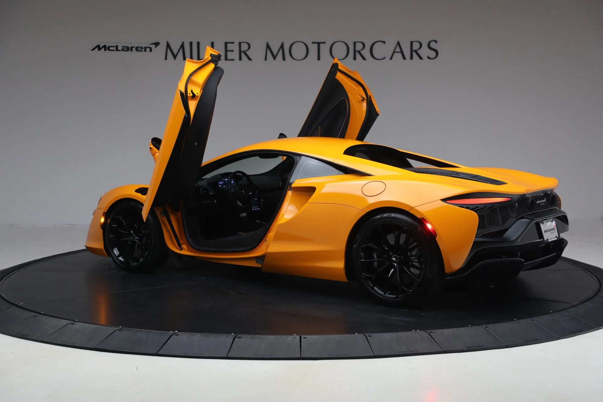 mph015_969610111_Used_2024_Mc_Laren_Artura_Performance_3d4915d71e