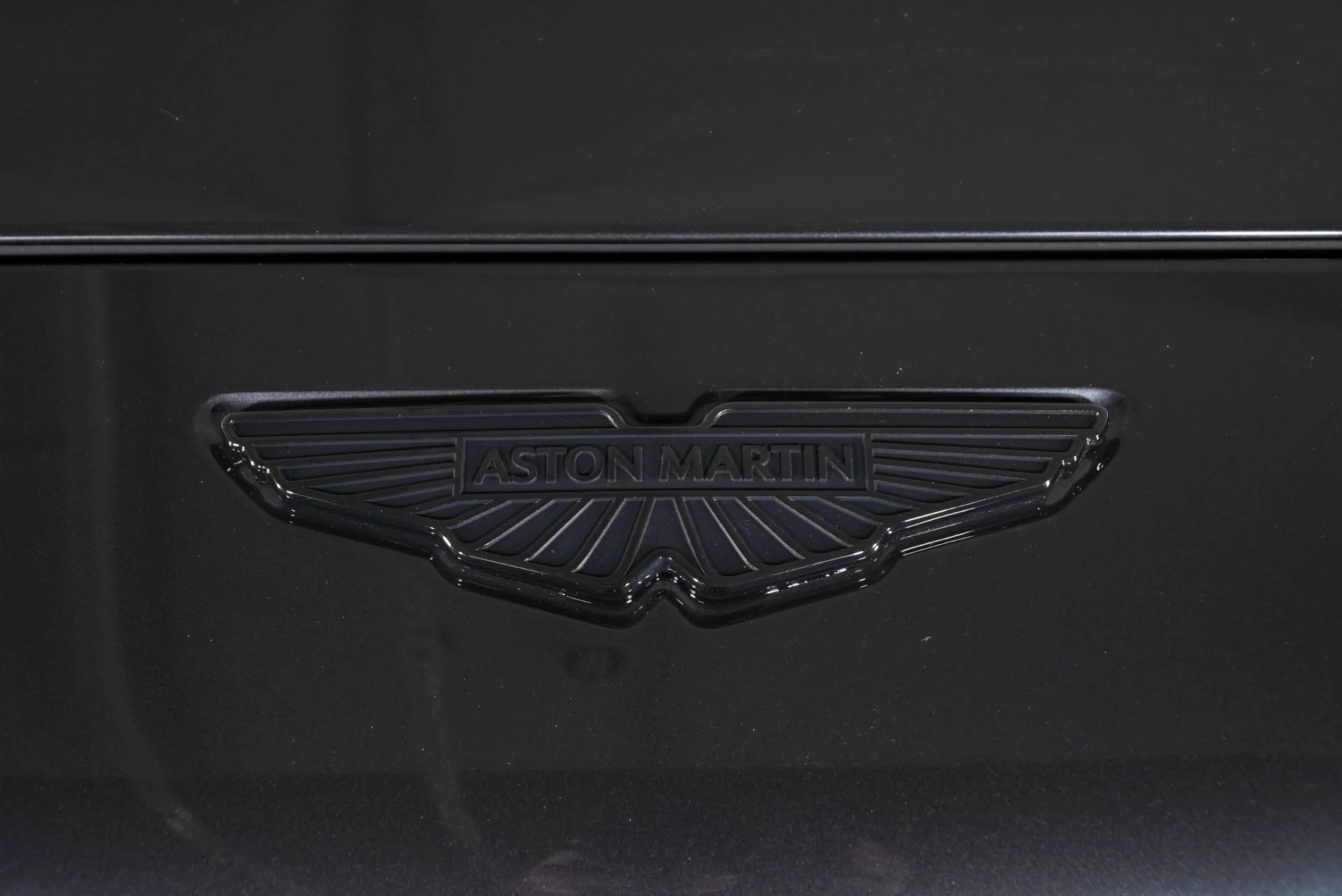mph015_970011761_New_2026_Aston_Martin_DBX_707_1771009088_f3916b77a7