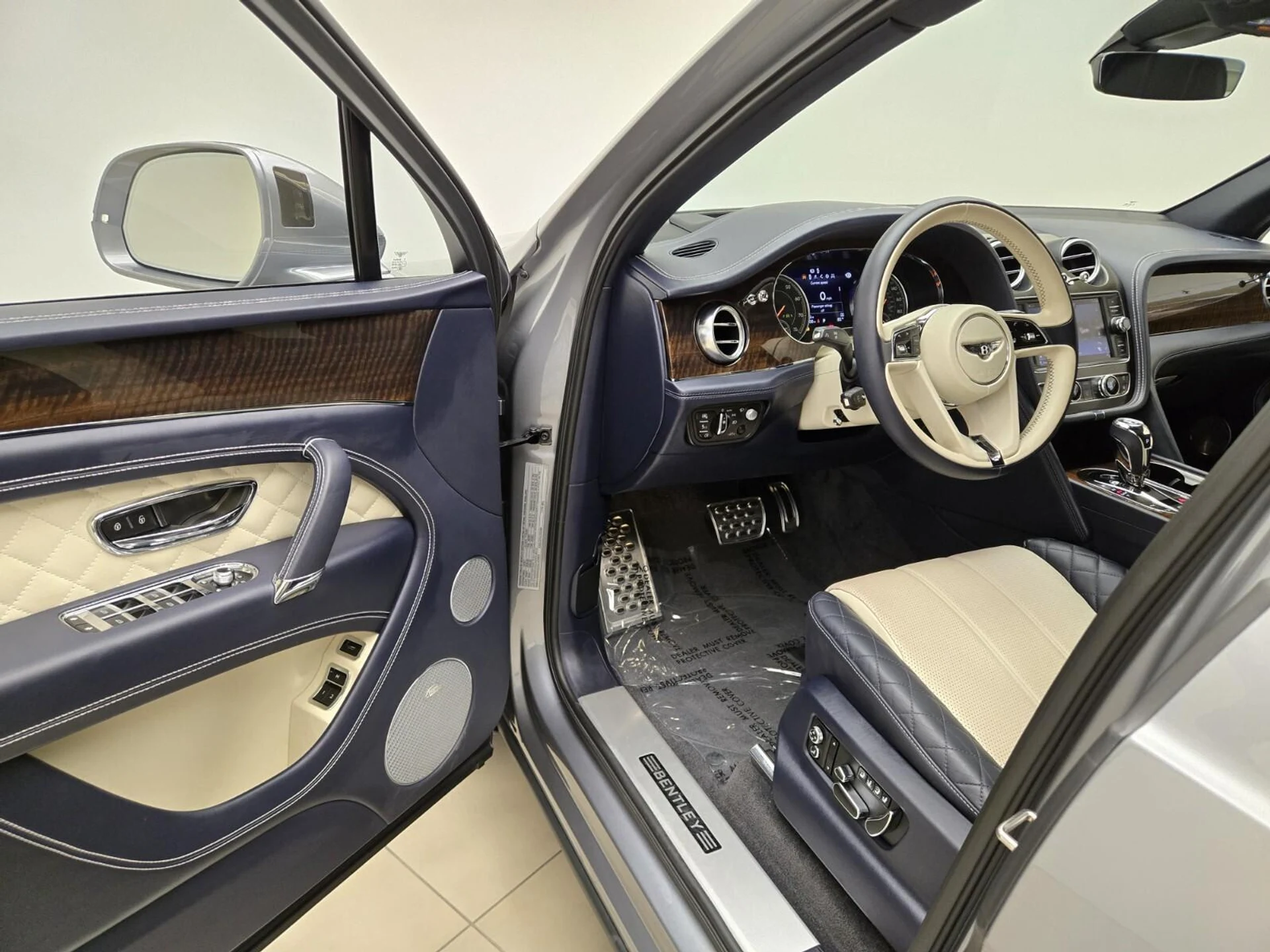 mph015_970075354_Used_2018_Bentley_Bentayga_W12_1776837871_051de53f28