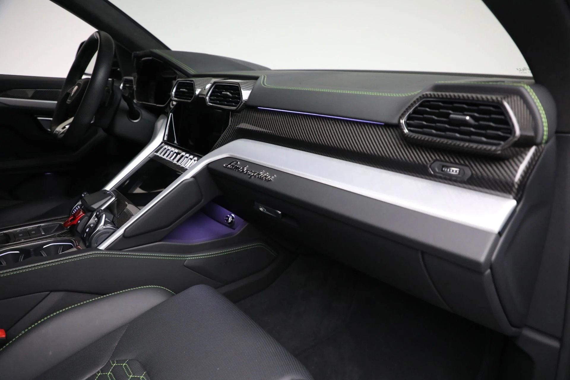 mph015_971881676_Used_2022_Lamborghini_Urus_1761597990_73dd0d7b49