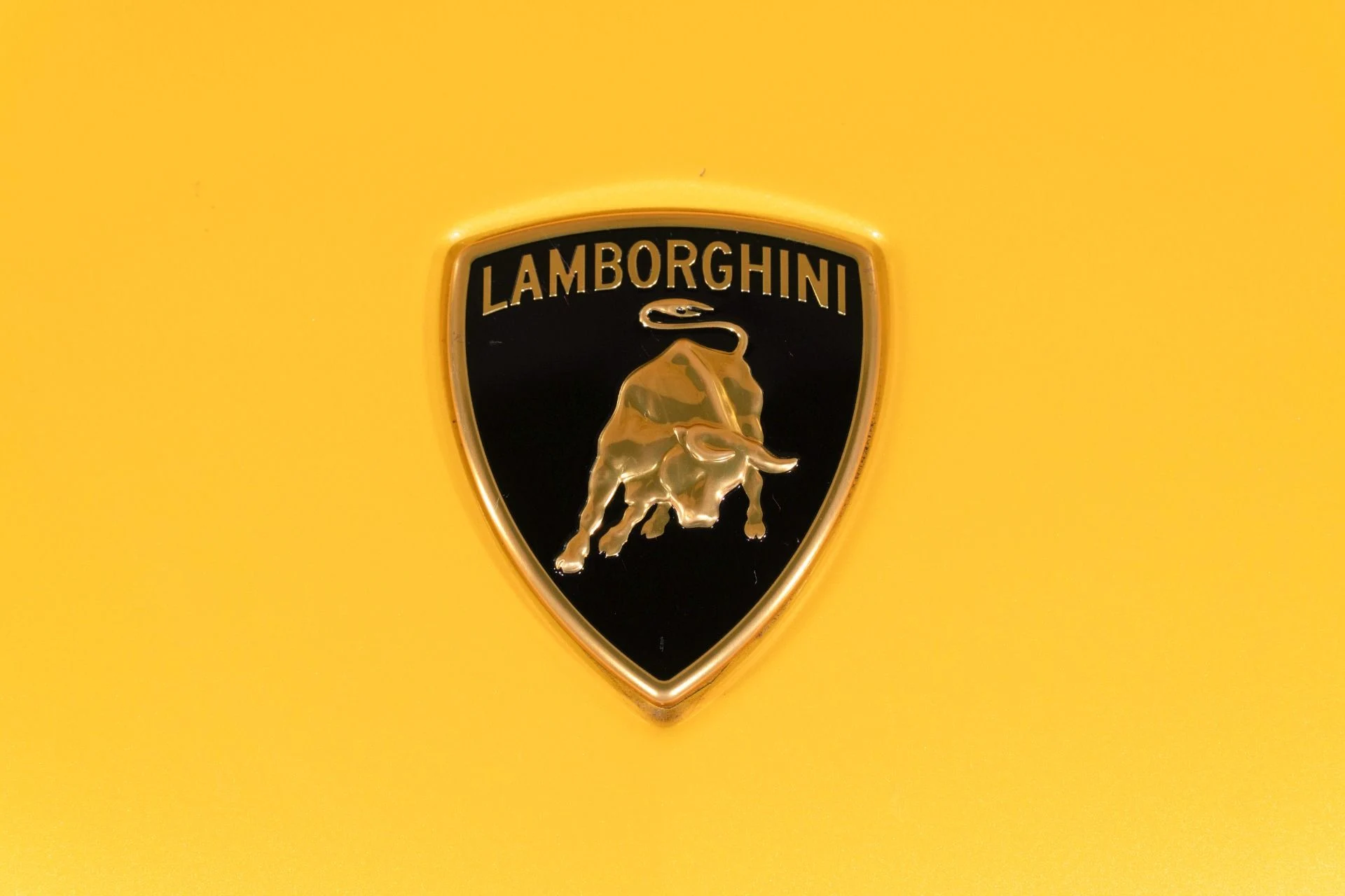 mph015_972329536_Used_2025_Lamborghini_Urus_SE_1777525057_8330f02a9c