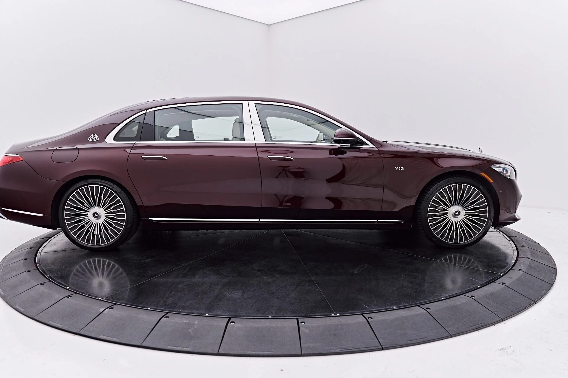 mph015_988914540_Used_2024_Mercedes_Benz_S_Class_Maybach_S_680_1790208540_780793b74b