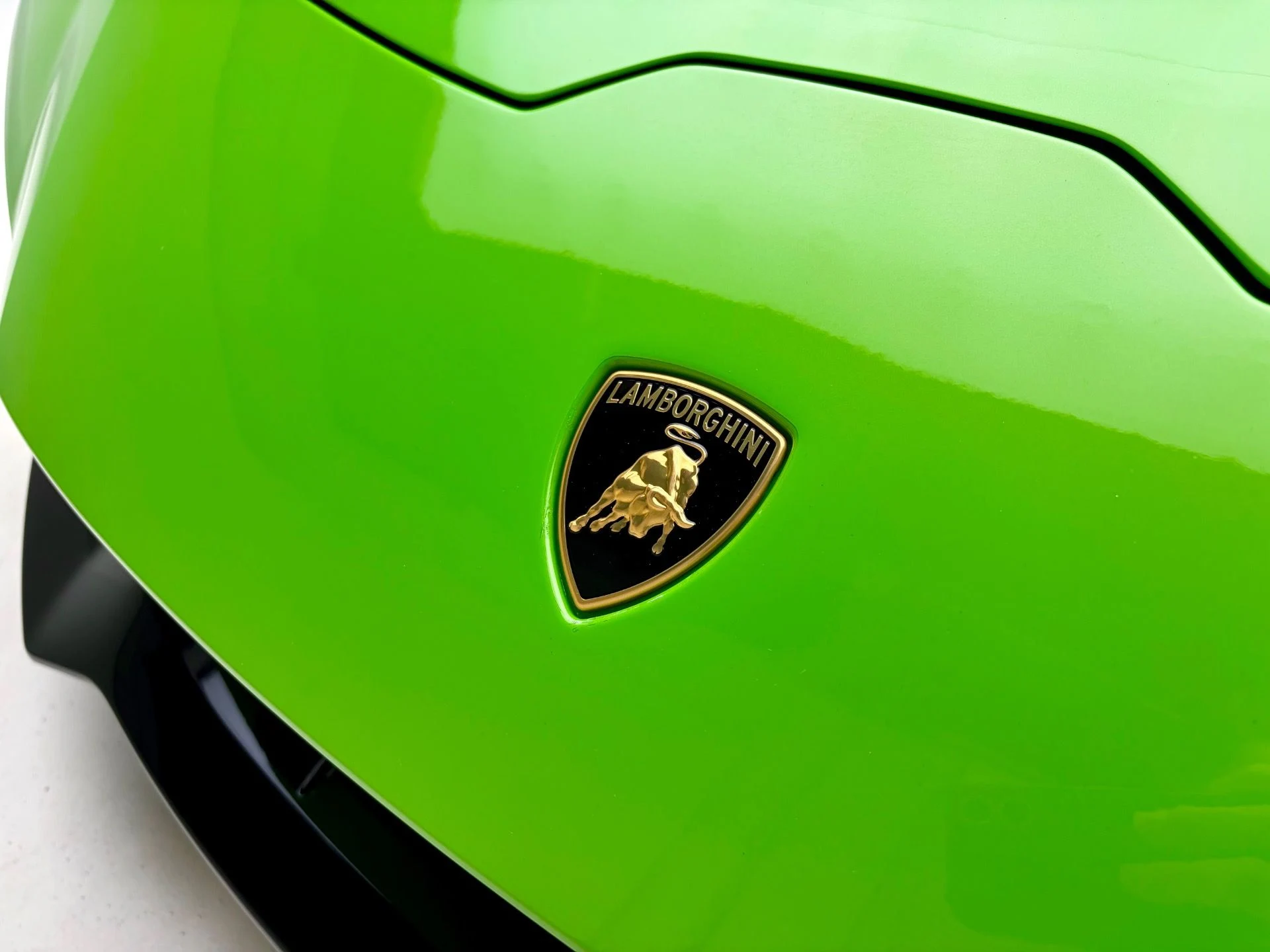 mph015_992102473_Used_2022_Lamborghini_Huracan_EVO_1777741284_71606afc7b
