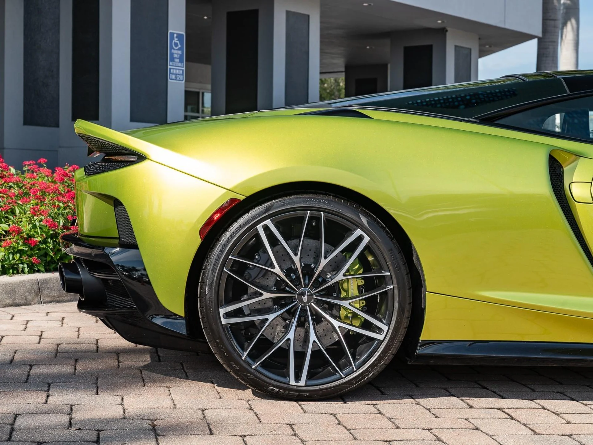 mph015_997291885_Used_2025_Mc_Laren_GTS_Tech_Lux_1765577125_5dec7bd234