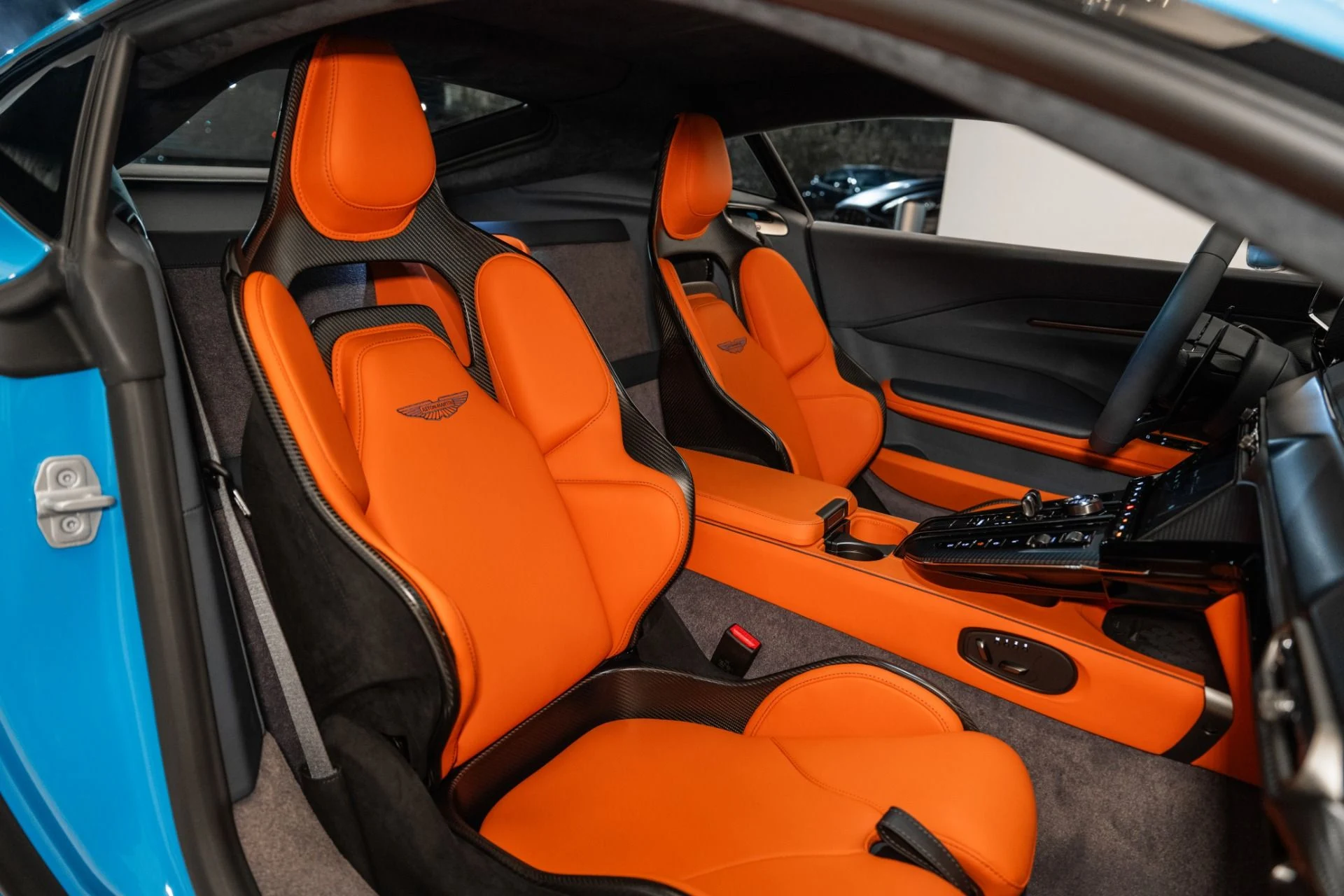 mph016_100164341_New_2025_Aston_Martin_Vantage_Coupe_1737041109_0439229edd