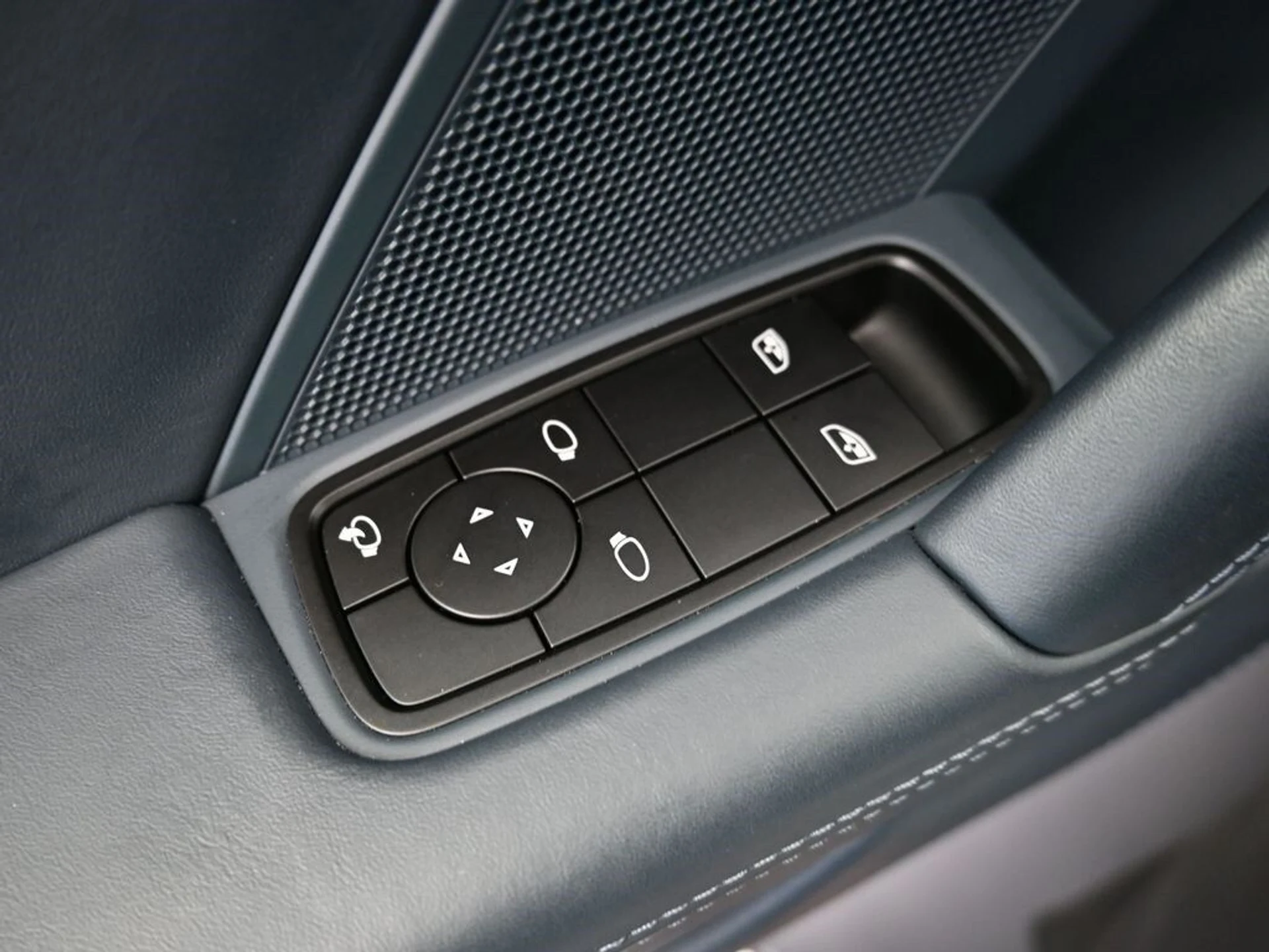 mph016_1003636415_5b2eedaeeeee8b16e12ff1ccde742e83x_6a5c83e175