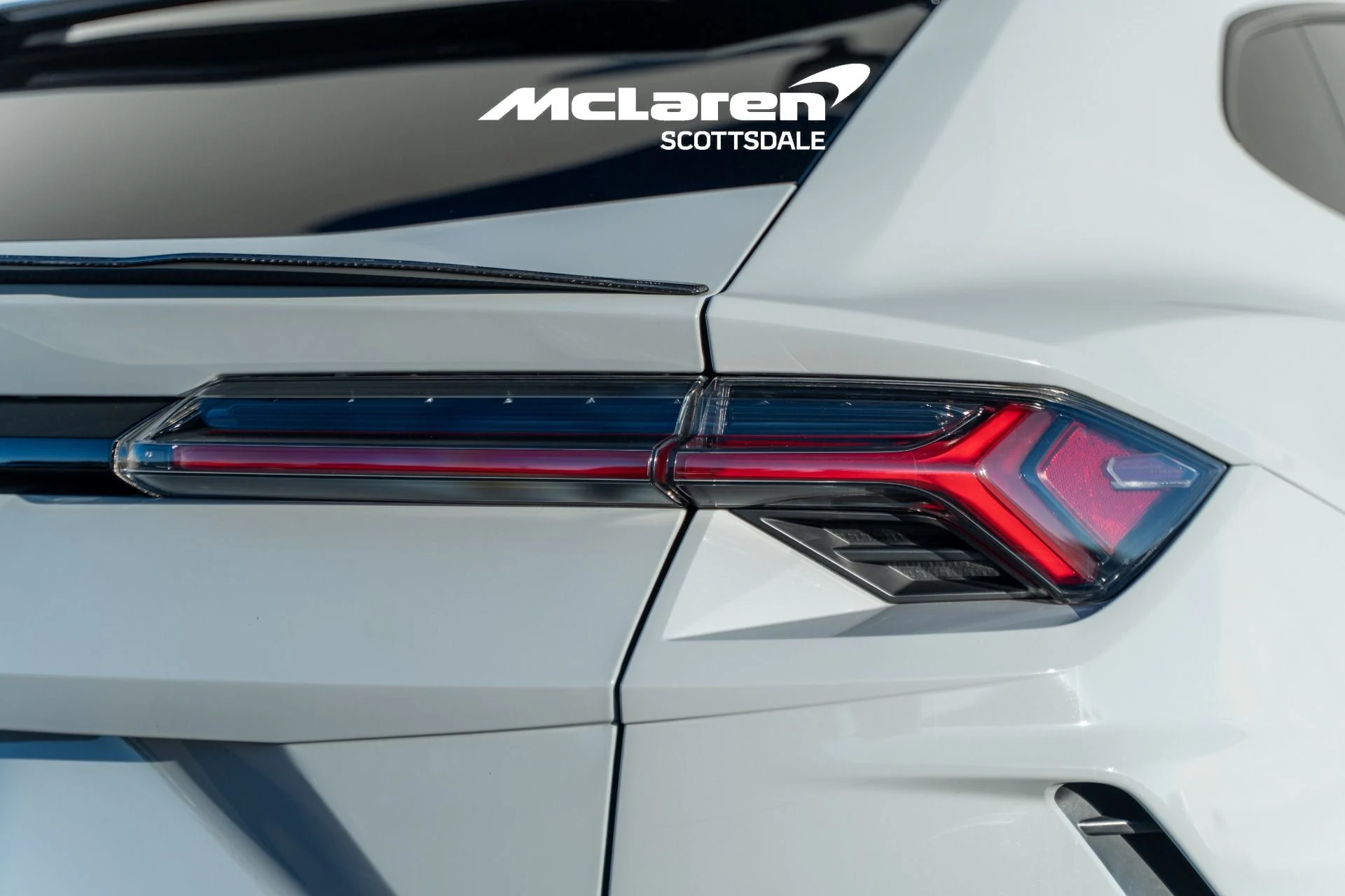 mph016_1004826481_Used_2021_LAMBORGHINI_URUS_1765671220_88faa63623