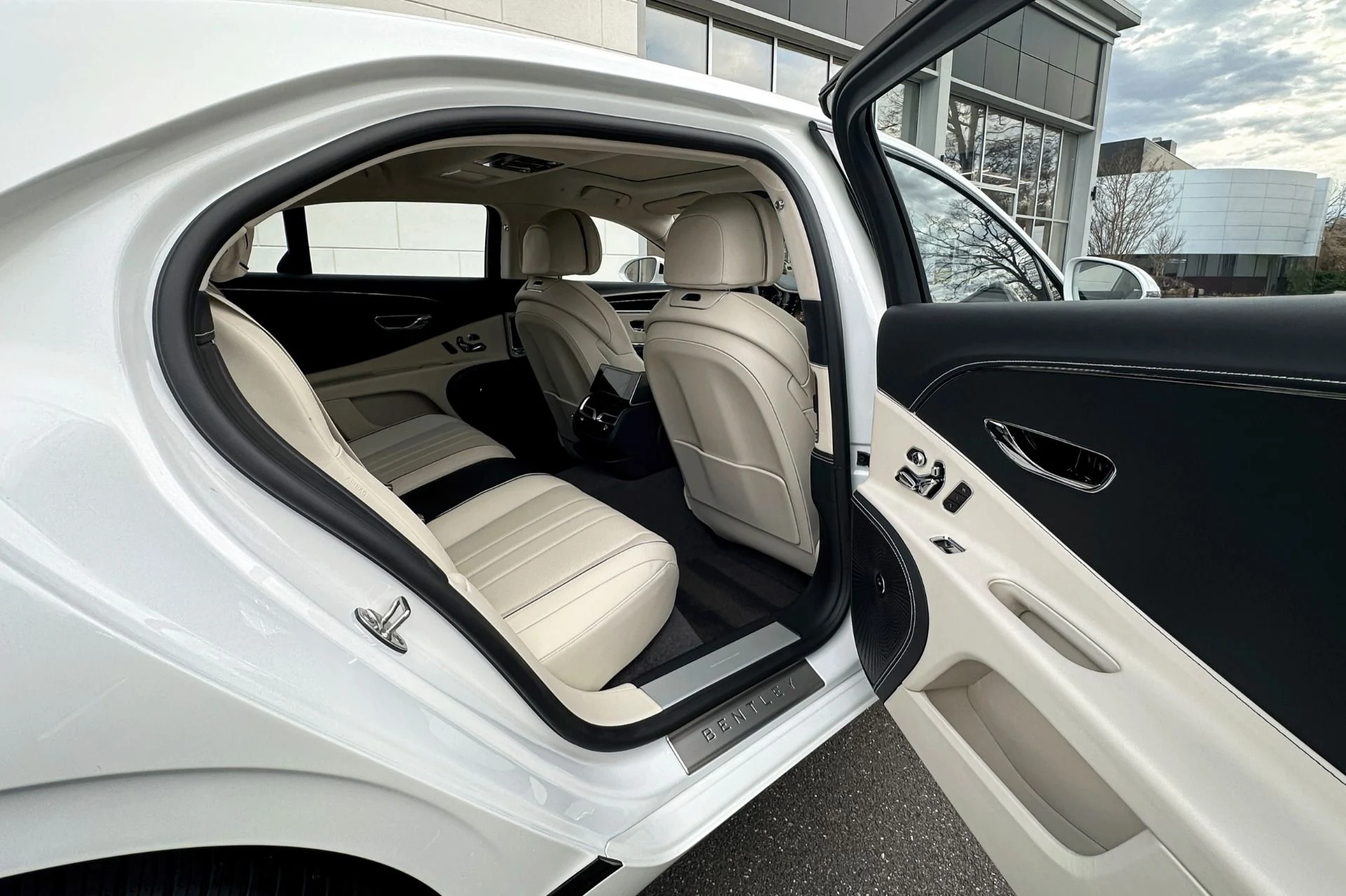 mph016_1004985091_New_2026_Bentley_Flying_Spur_1763621558_8b130bd737