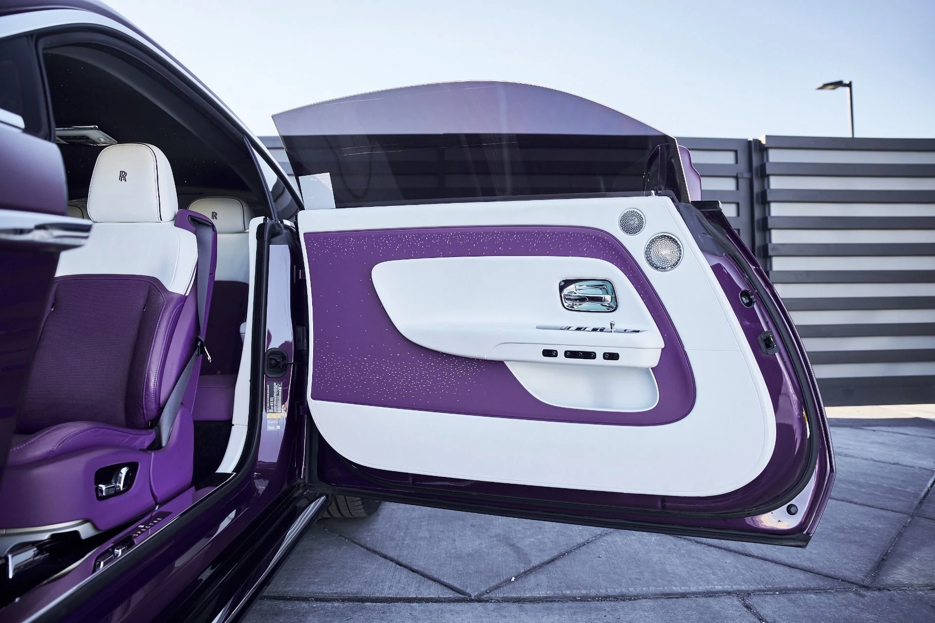 mph016_1006484546_Used_2024_Rolls_Royce_Spectre_Base_1771724483_2e092fcaa2