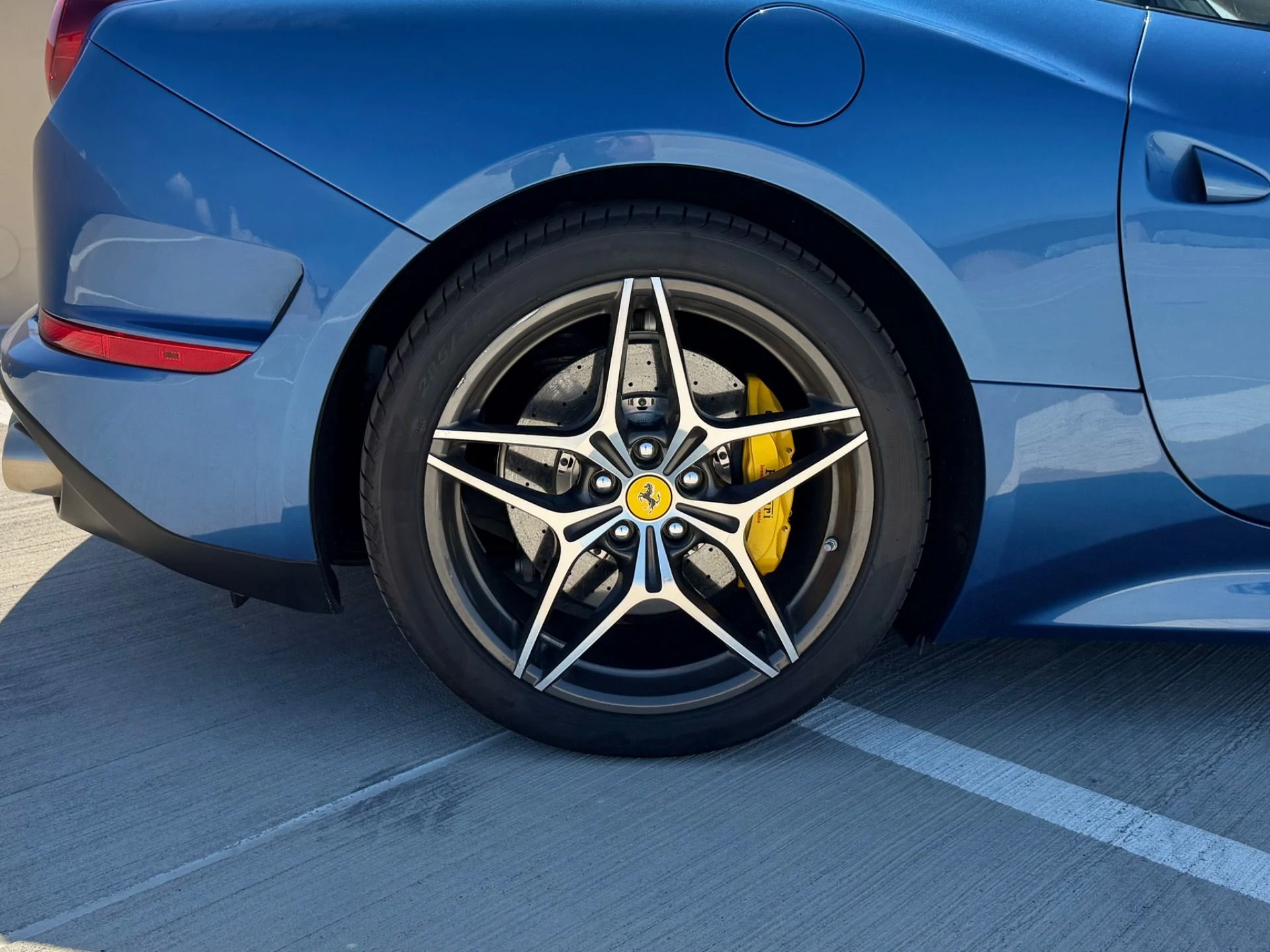 mph016_1009677595_Used_2015_Ferrari_California_T_1787790993_1890c74b3b
