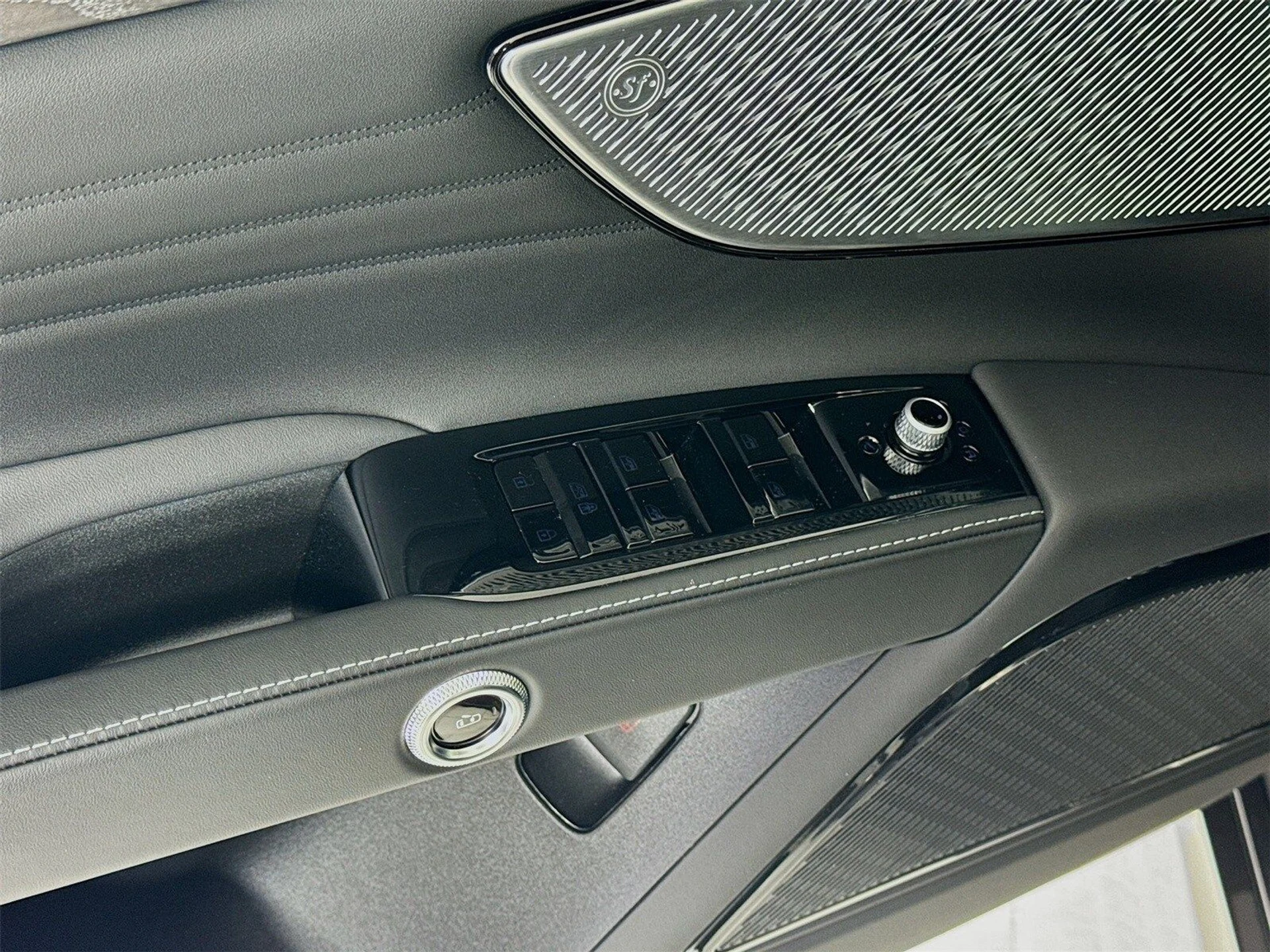 mph016_1010641997_07f014c11f5f6c27d38d2dbc1bde49f4x_e0518f18f3