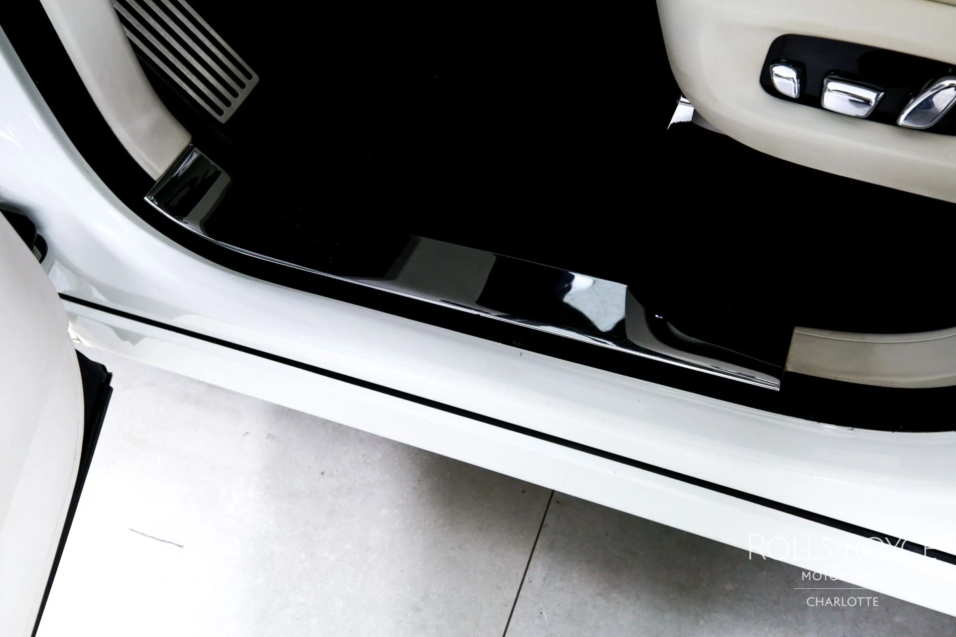 mph016_1011391902_Used_2020_Rolls_Royce_Cullinan_1772228015_2863bcc1a1