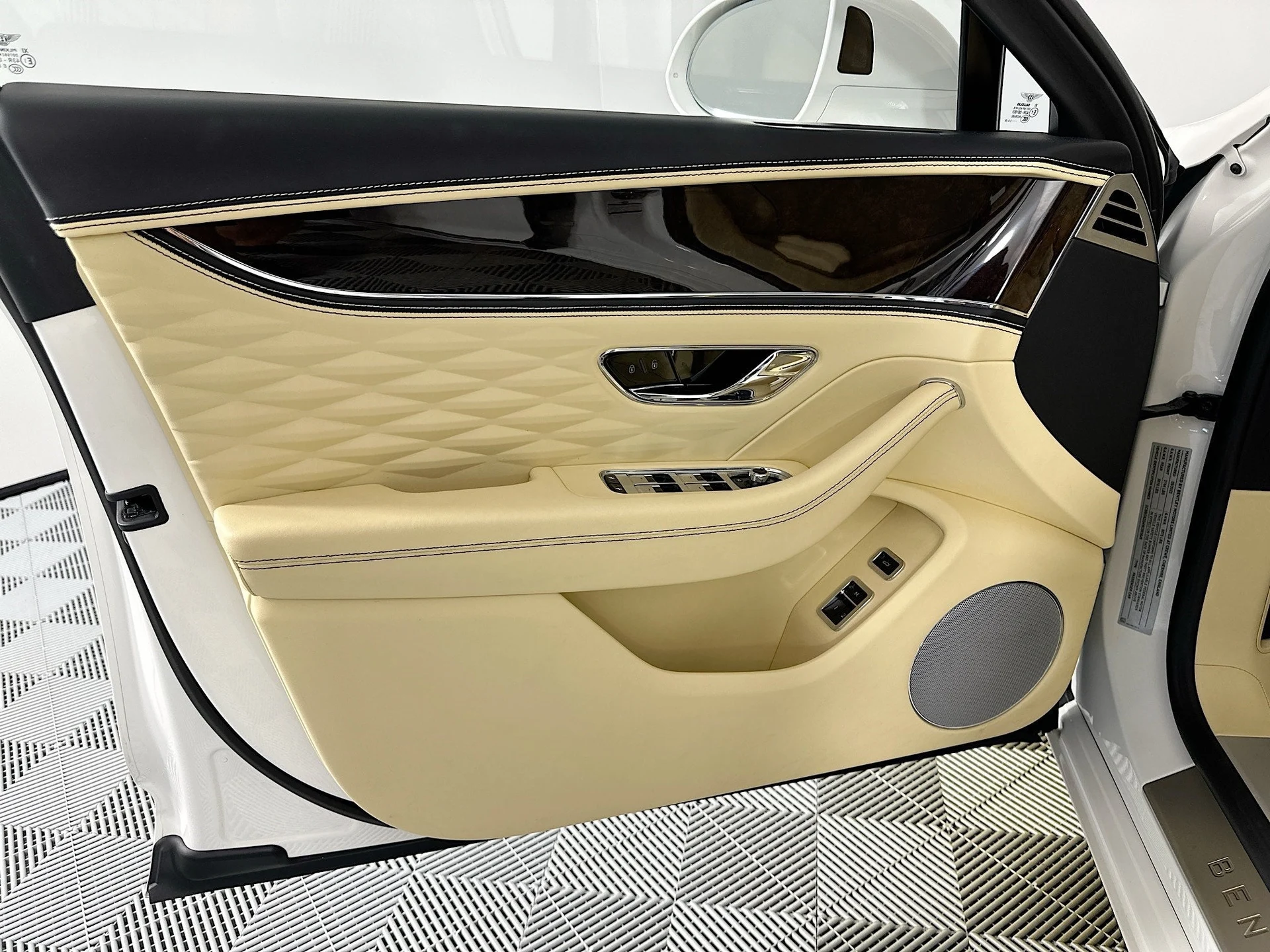 mph016_1020875591_17_956b2ba2f2