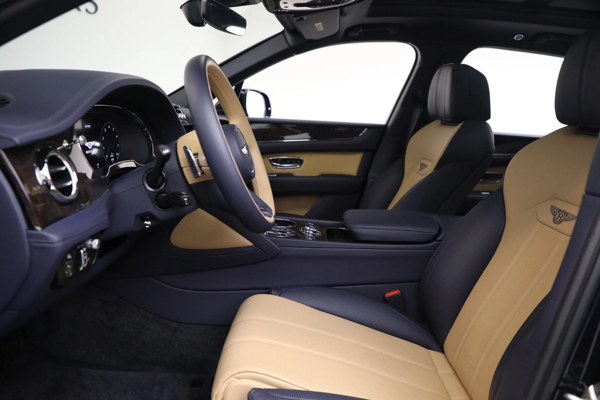 mph016_1022912931_Used_2022_Bentley_Bentayga_V8_24ddfbda90