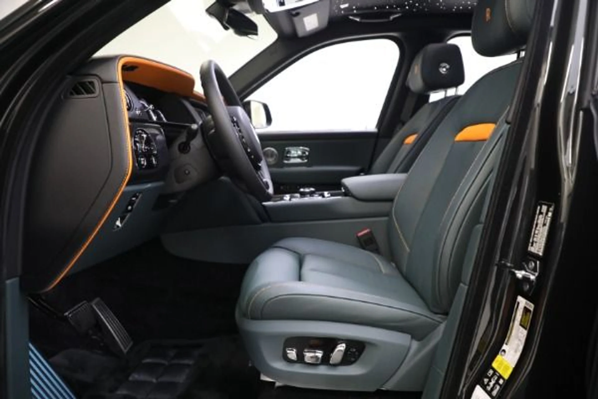 mph016_1029902416_Used_2024_Rolls_Royce_Black_Badge_Cullinan_b98380d6b6