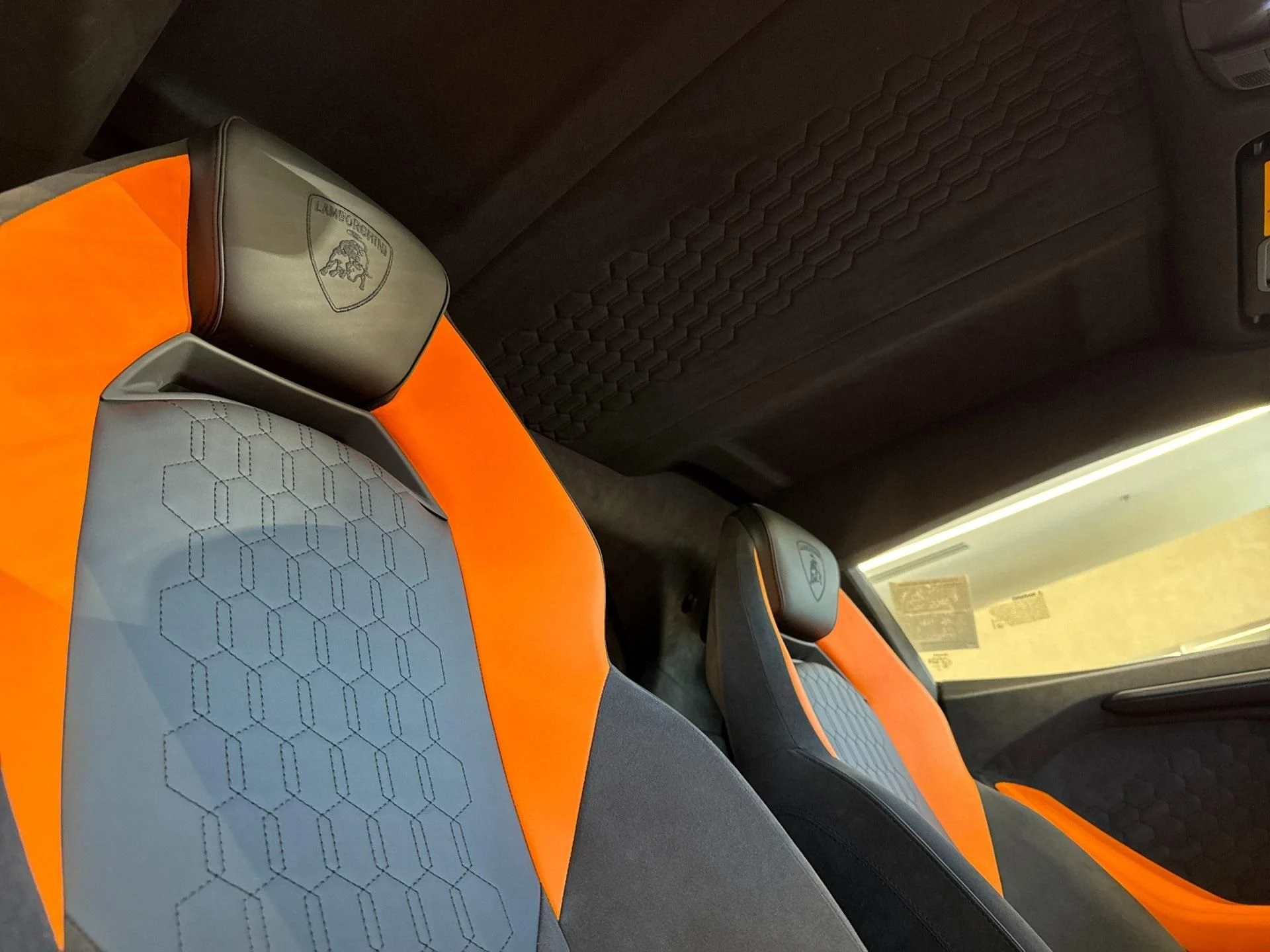 mph016_1031820444_New_2025_Lamborghini_Revuelto_Base_1756563348_12ab14961e
