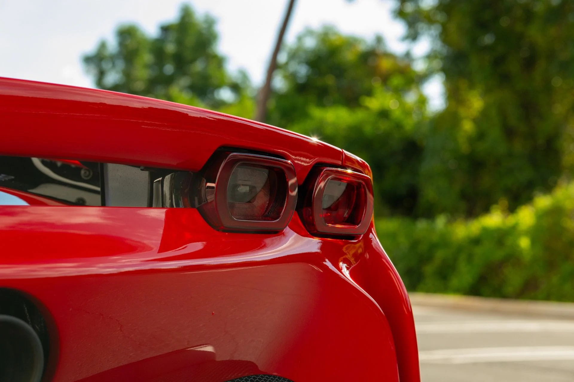 mph016_103706162_Used_2024_Ferrari_SF_90_Spider_1759287826_a9d4d9d387