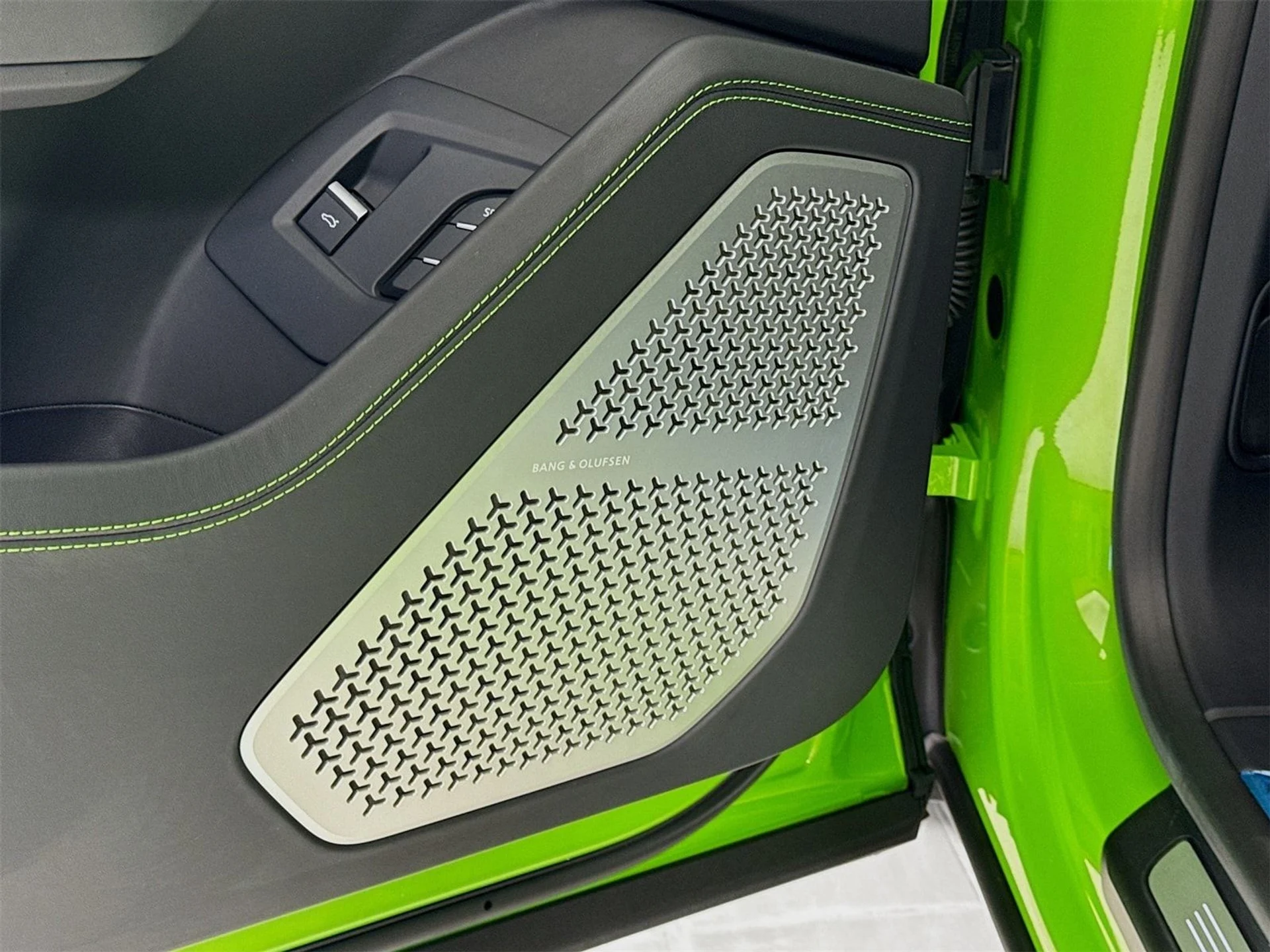 mph016_1040985203_83717932e0495bd03188bdbe3424e962x_737ed75f78