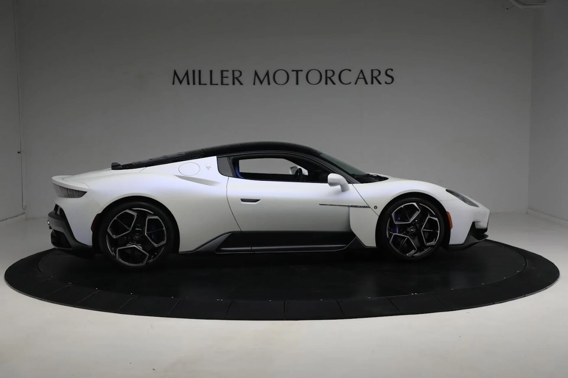 mph016_1042286339_Used_2022_Maserati_MC_20_d04d400df1
