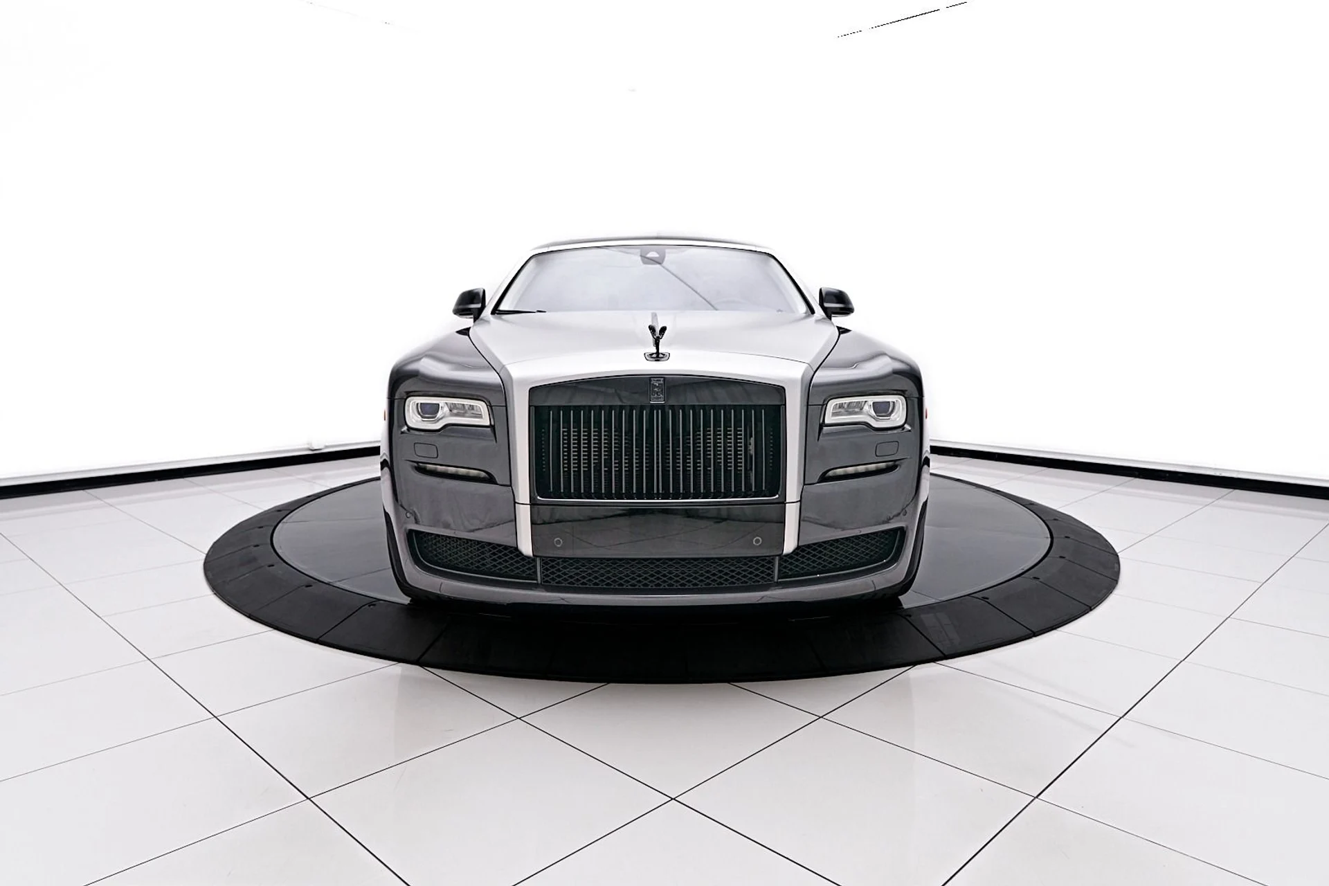 mph016_1044047200_Used_2017_Rolls_Royce_Ghost_Base_1743559500_46b3733ef6