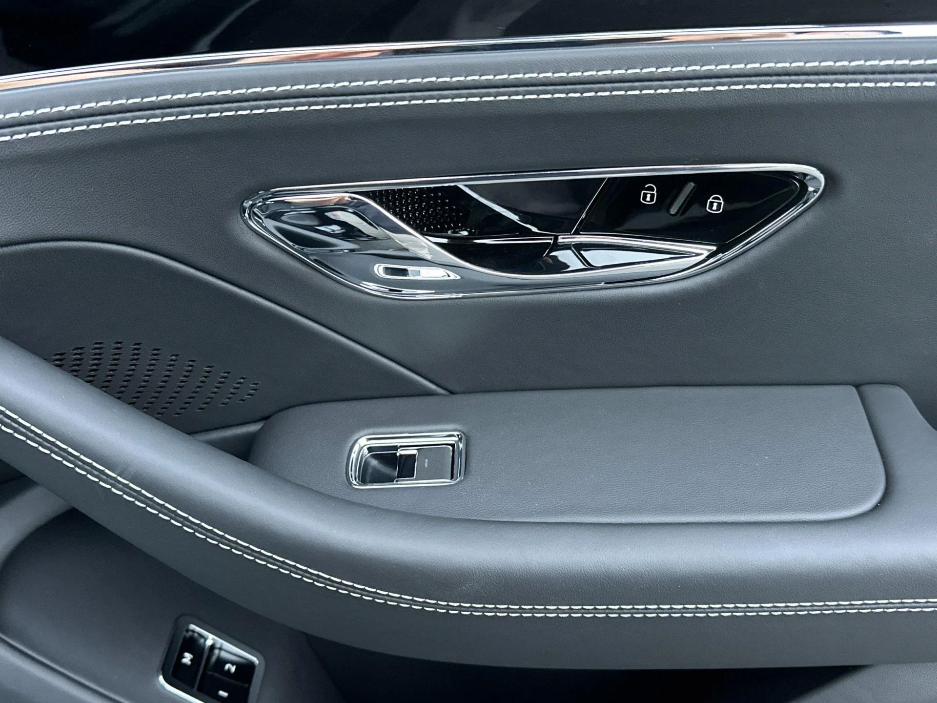 mph016_1052072099_New_2026_Bentley_Flying_Spur_1766589032_f9f5db63bf