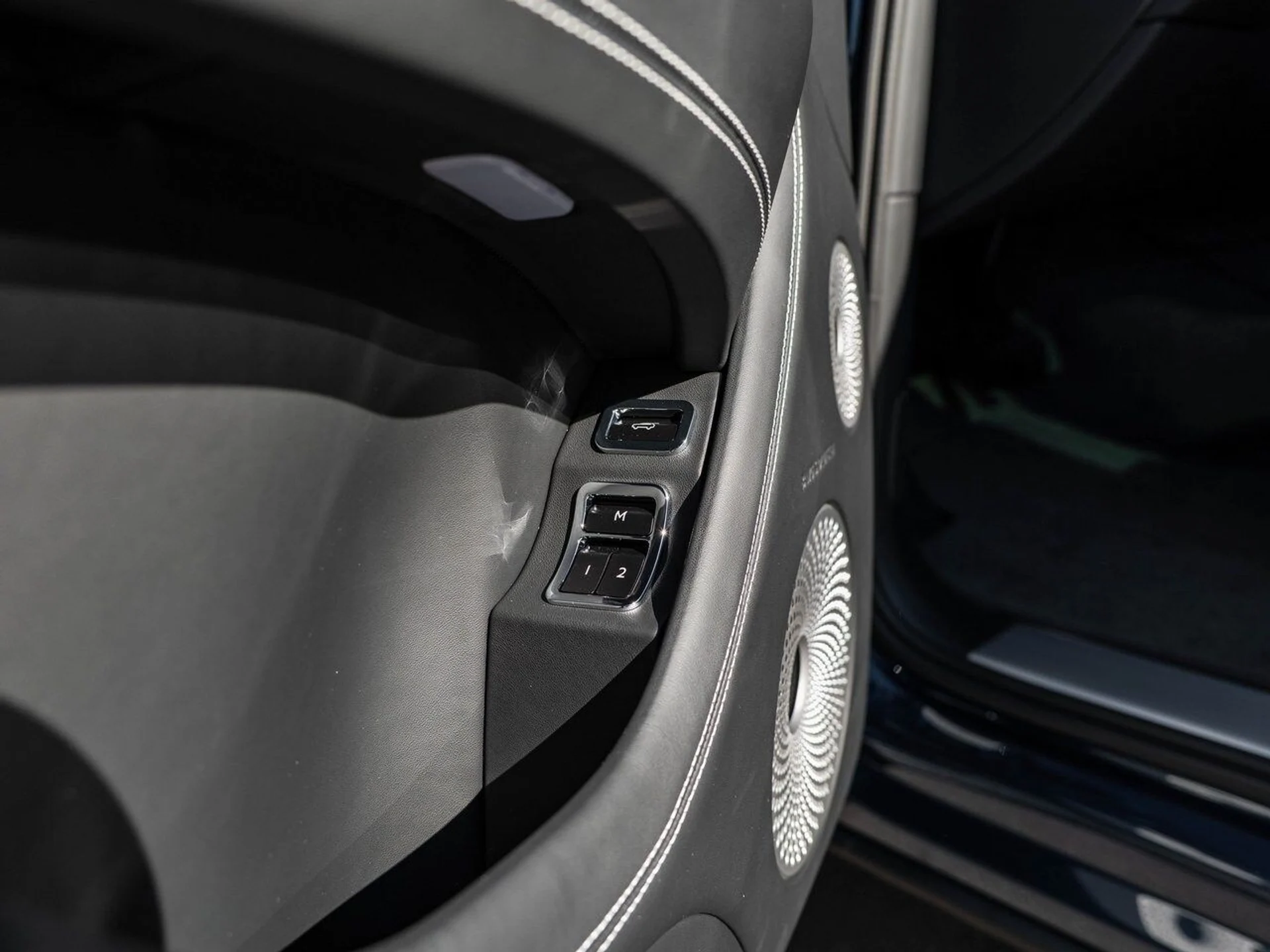 mph016_1055392084_a638c03ee1a802819205e75982a84ce3x_e08a40d7f1