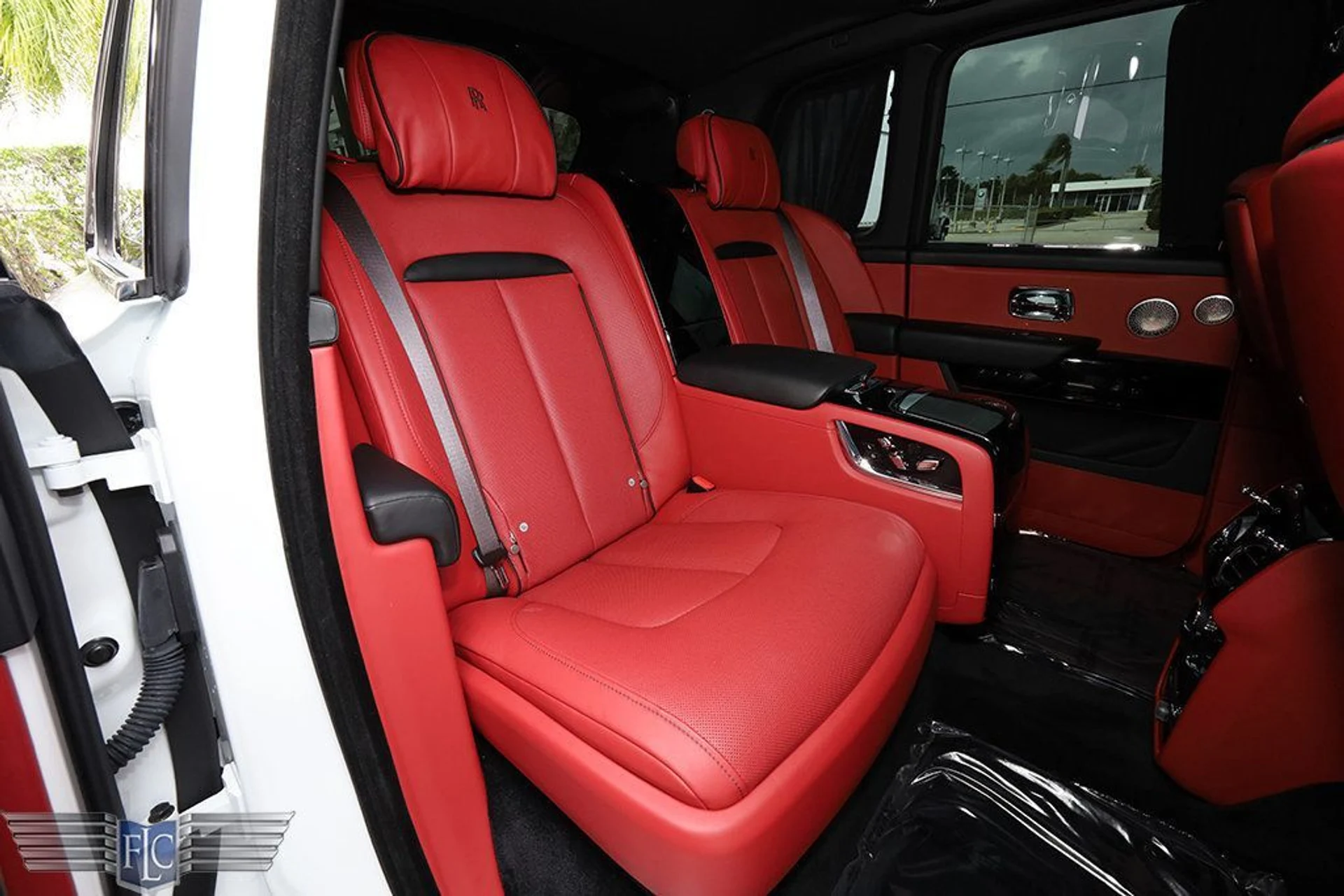 mph016_1065431991_used_2019_rolls_royce_cullinan_sportutility_6305_22963693_17_1024_8151ff1342