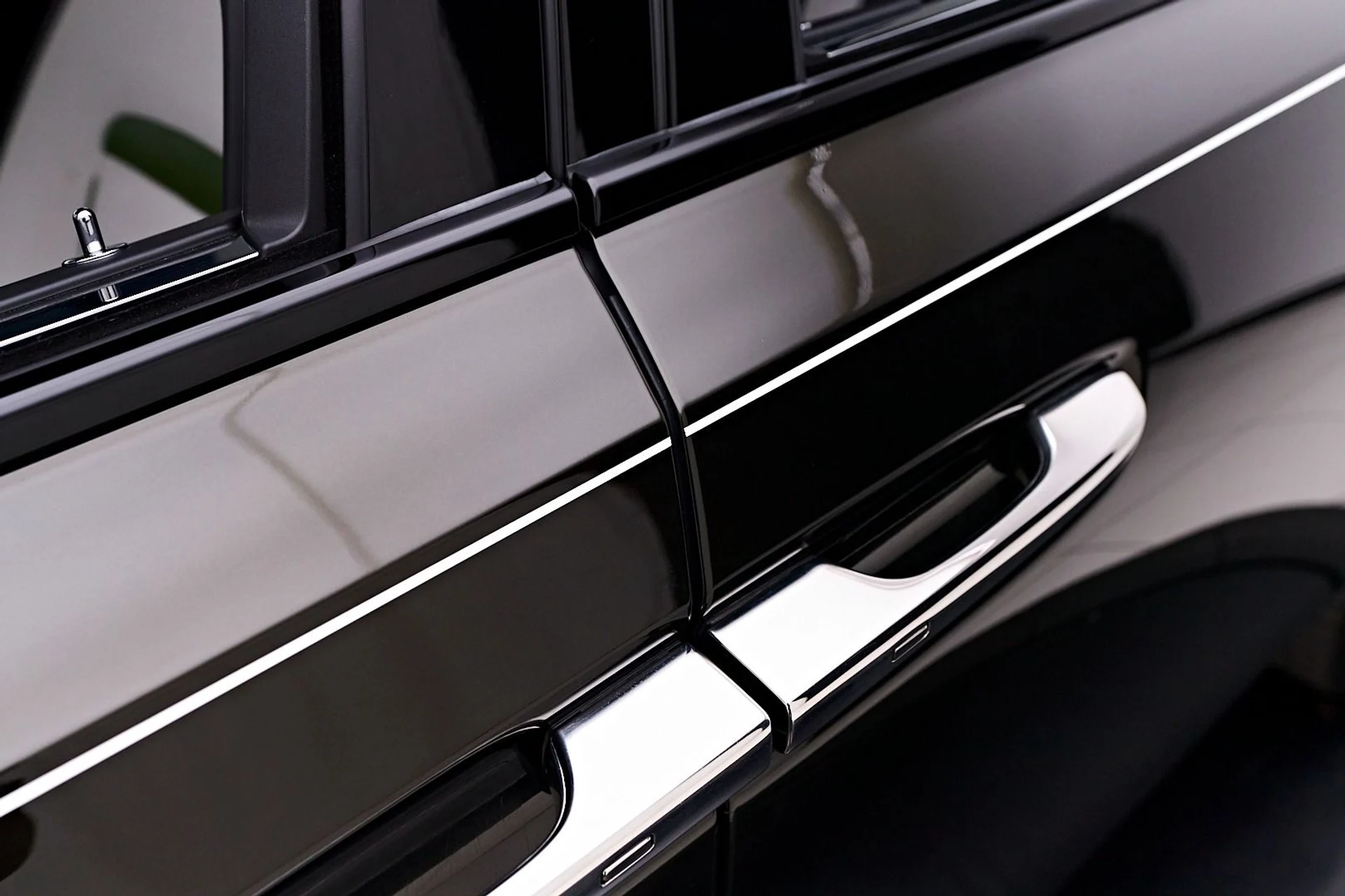 mph016_1067859962_Used_2023_Rolls_Royce_Ghost_Black_Badge_1735605274_927e8b775e