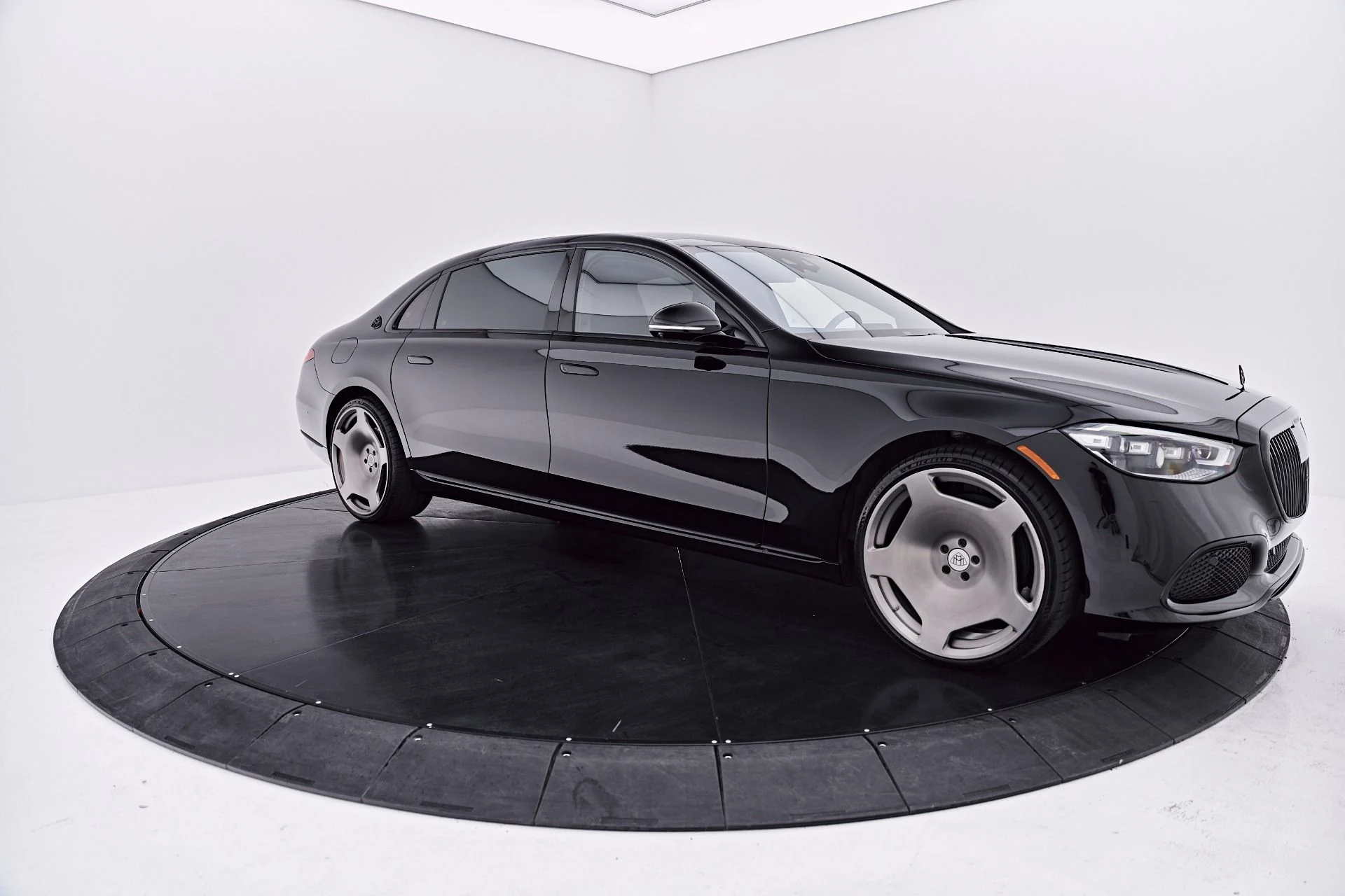 mph016_1071927952_Used_2023_Mercedes_Benz_S_Class_Maybach_S_680_1786584219_3b286da4b4