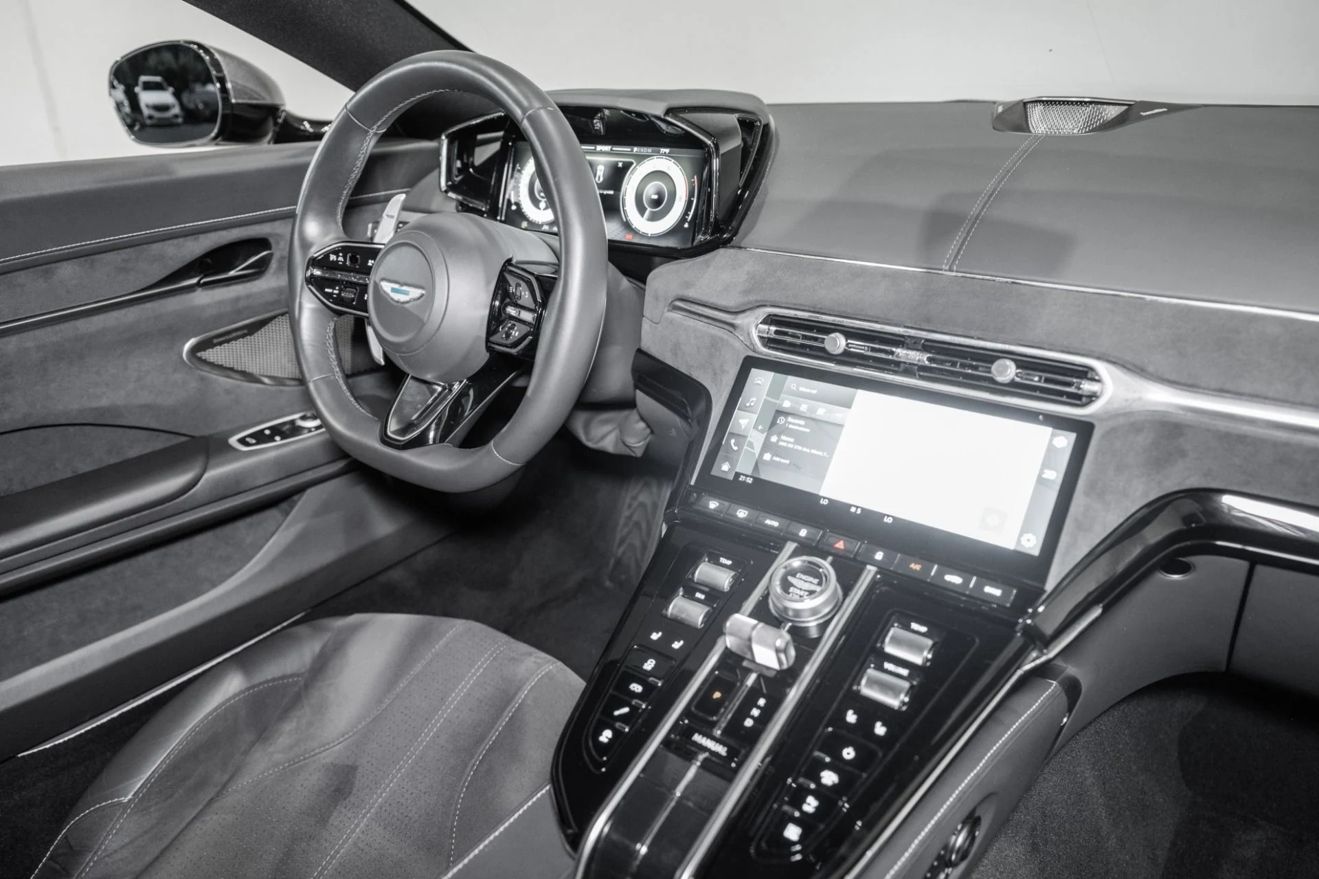 mph016_1076870256_Used_2025_Aston_Martin_Vantage_1784563036_07d1f1ab57