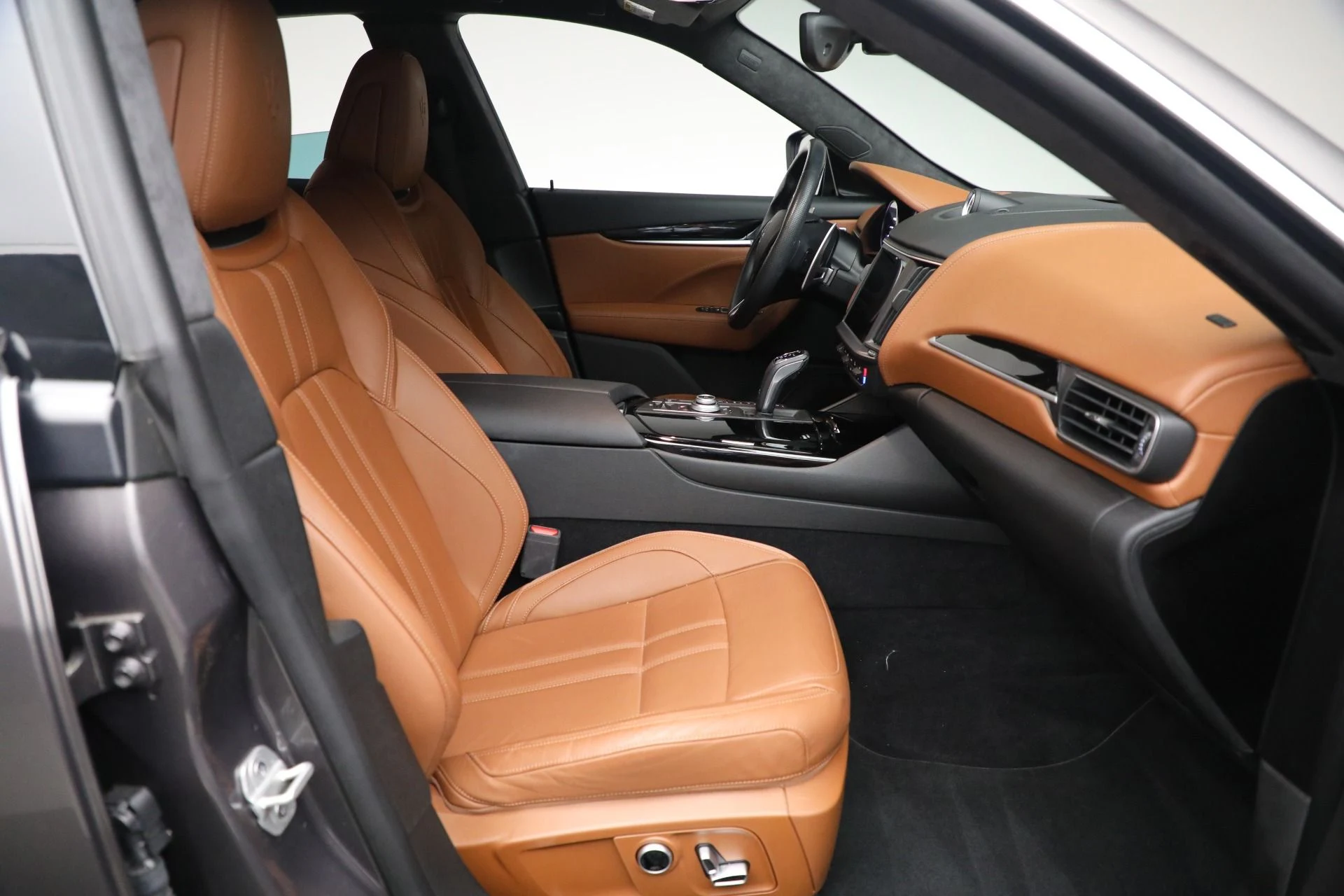 mph016_1084712572_Used_2022_Maserati_Levante_GT_77ef9b75a0