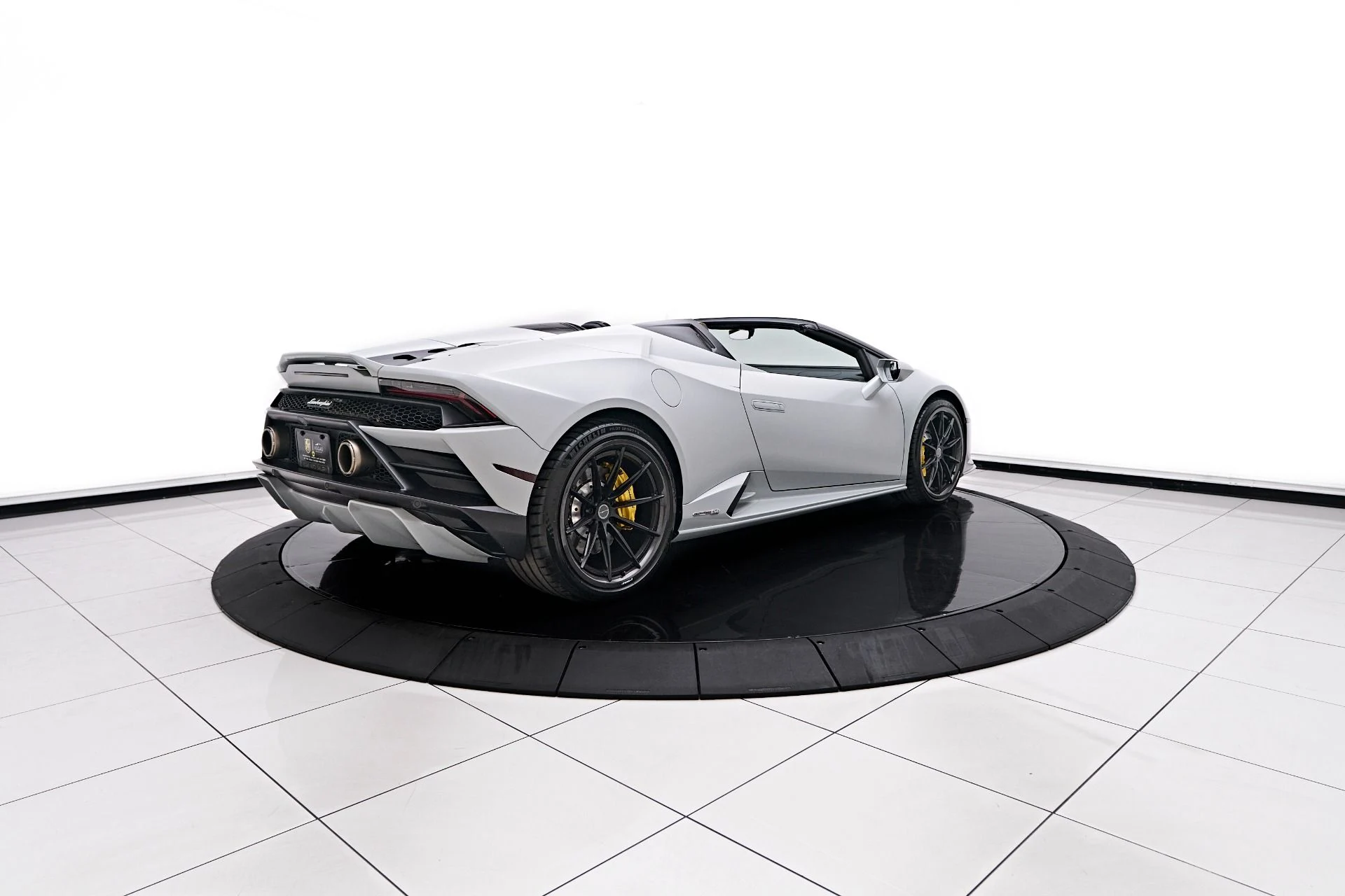 mph016_1088156793_Used_2021_Lamborghini_Huracan_EVO_Base_1754524536_751a1a2c97