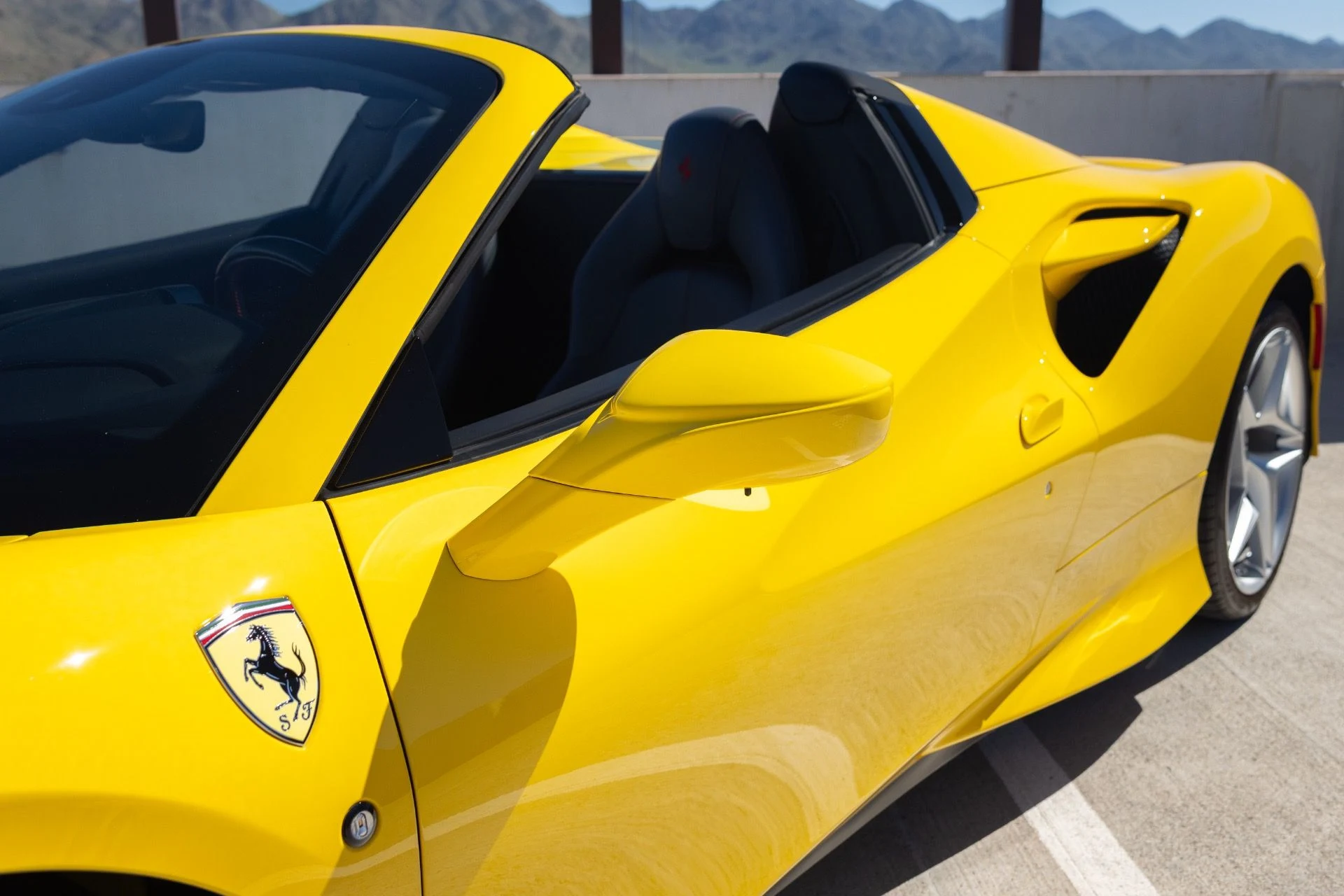 mph016_1089742433_Used_2022_Ferrari_F8_Spider_1790977695_c9660e211b