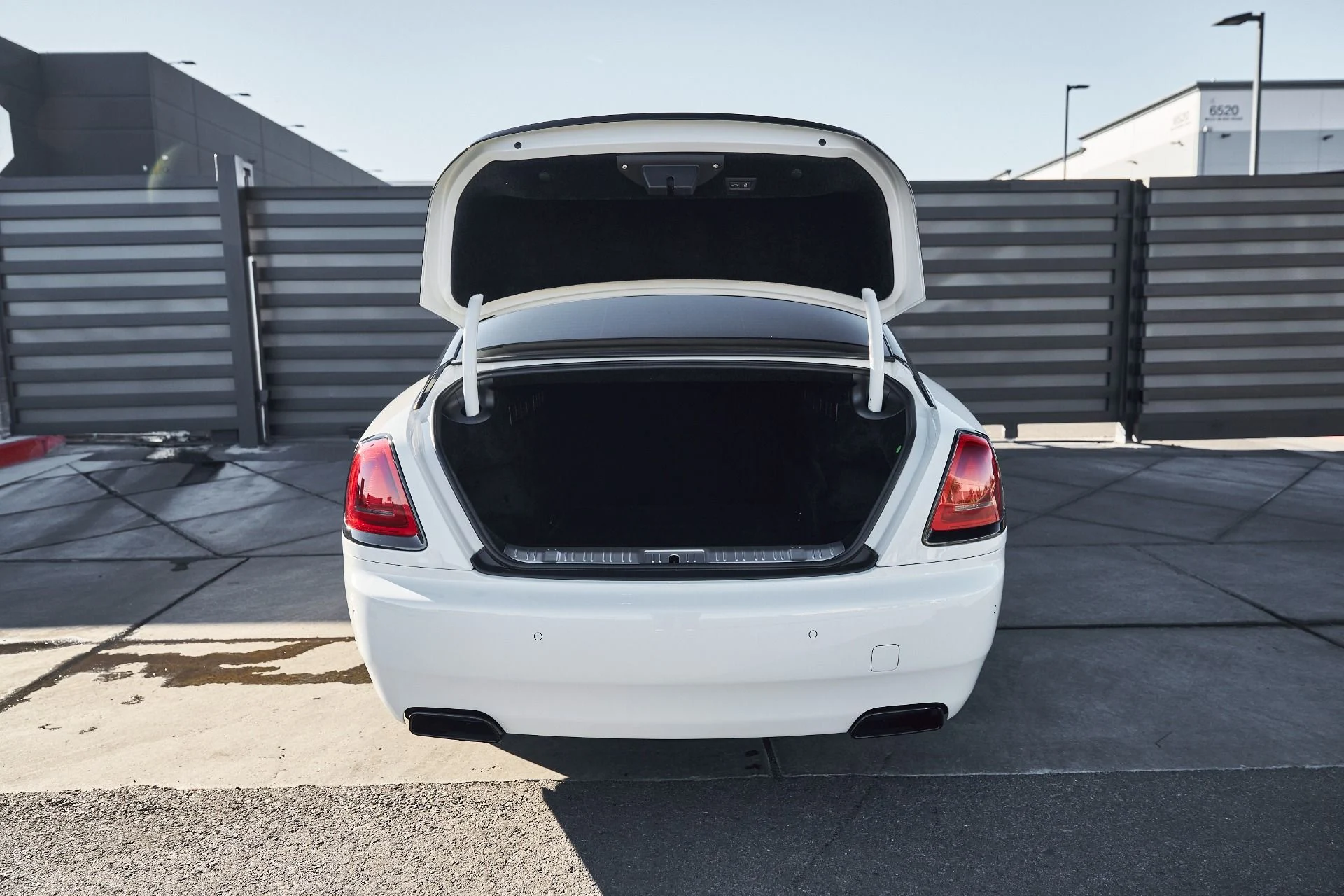 mph016_1097764456_Used_2015_Rolls_Royce_Wraith_Base_1767063491_0508d0de8d