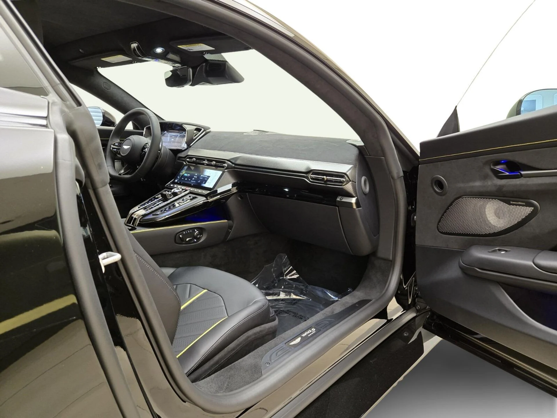 mph016_1098276810_New_2026_Aston_Martin_Vantage_S_1775539079_f7fddedccf