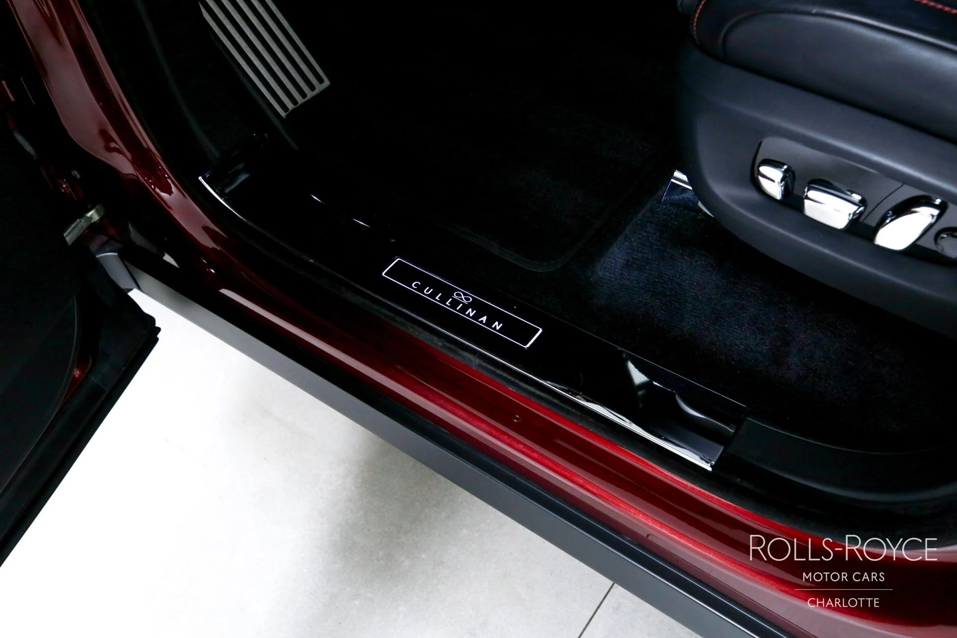 mph016_1102704588_Used_2022_Rolls_Royce_Black_Badge_Cullinan_1769449114_2e684e6f82