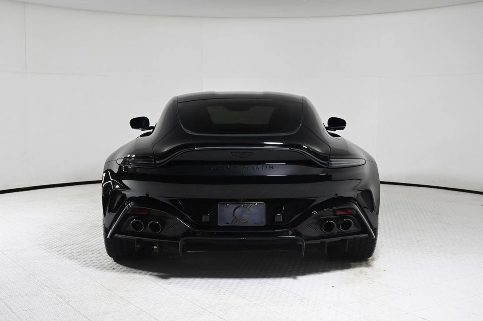 mph016_1118167858_used_2025_aston_martin_vantage_base_11350_22975162_16_1024_105457eb4c