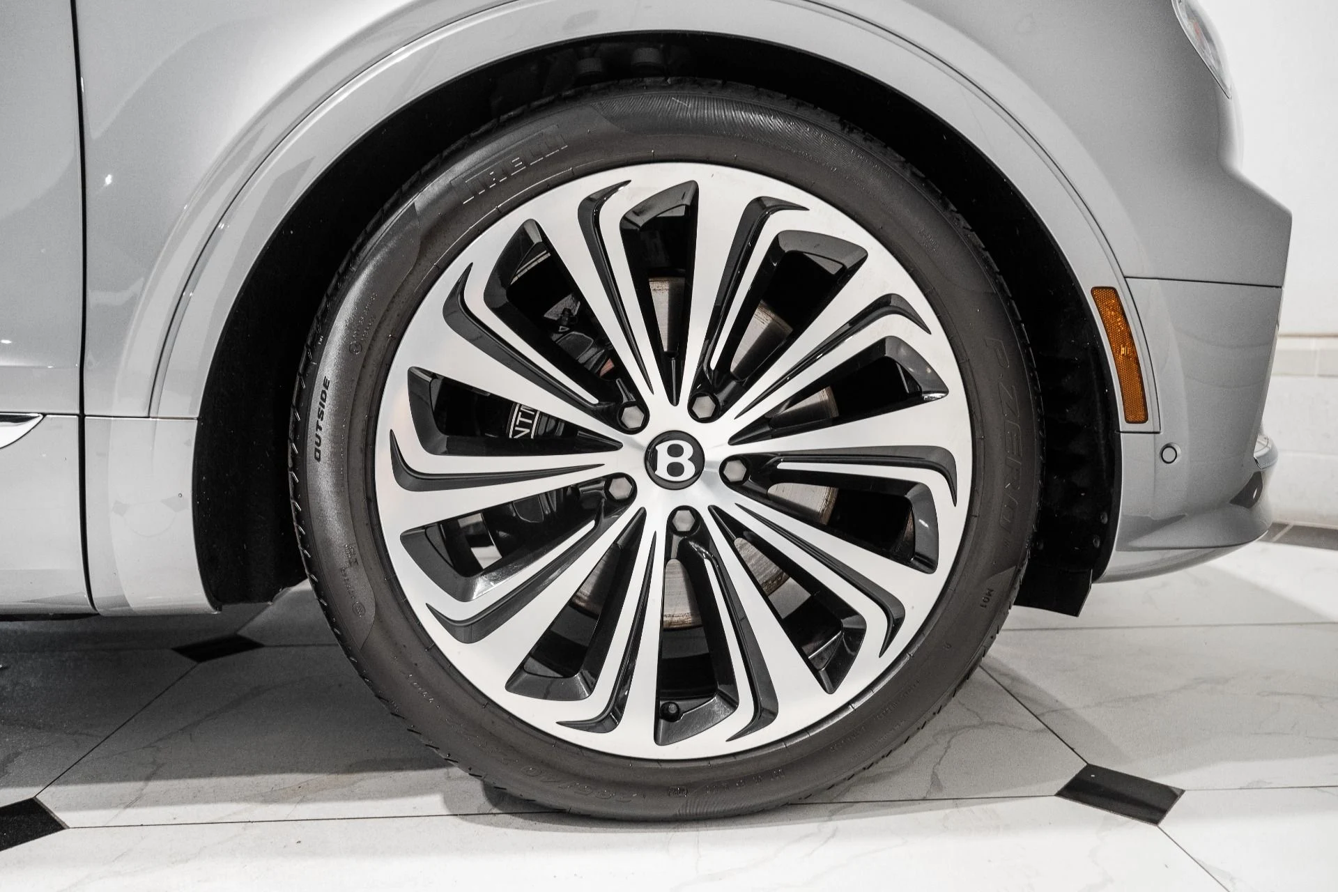 mph016_1118183229_Used_2022_Bentley_Bentayga_V8_1792247814_b86c406441