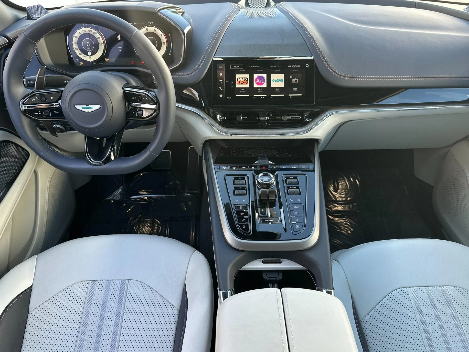 mph016_1122802953_New_2025_Aston_Martin_DBX_707_1761314756_52058e945b