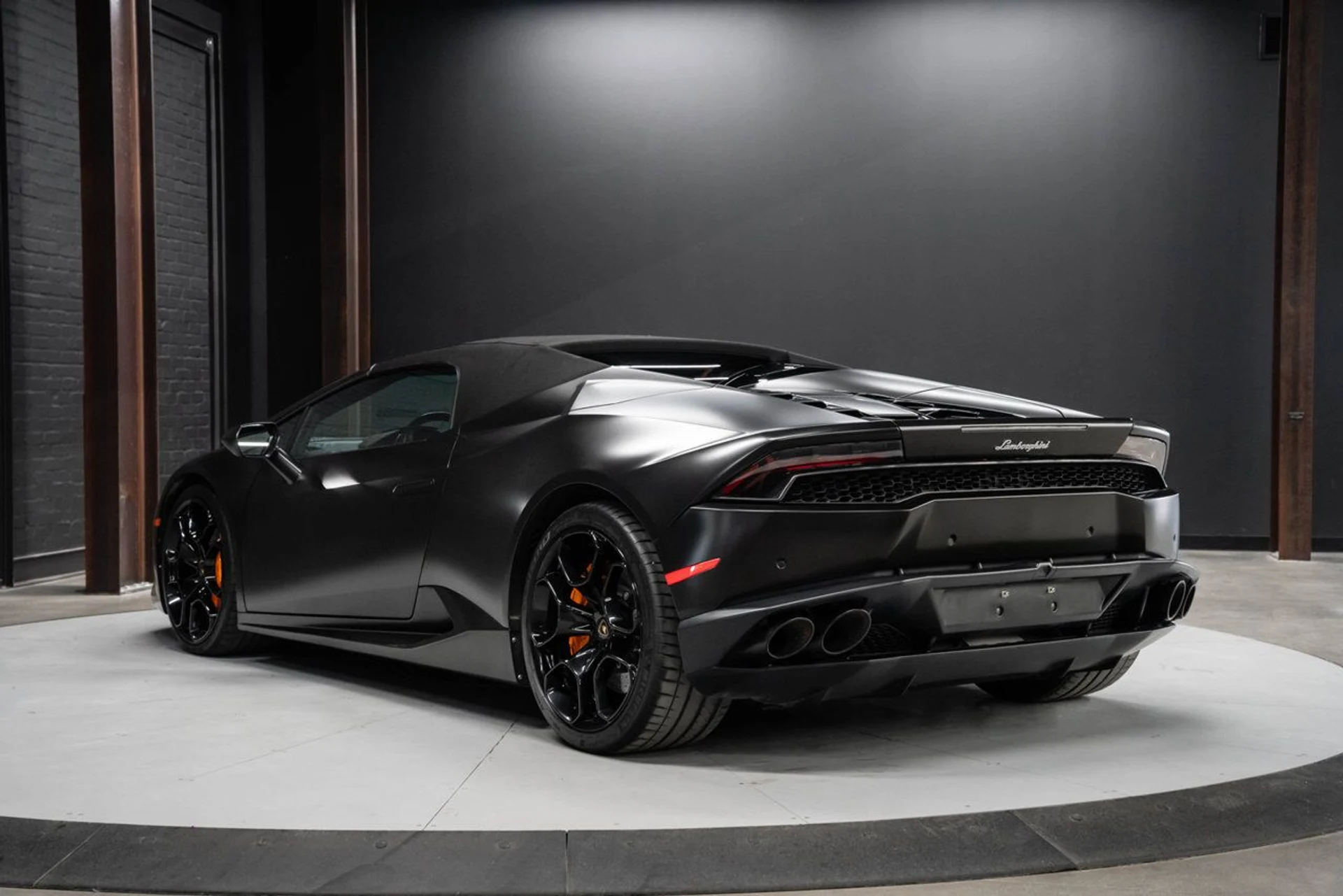 mph016_113229032_lamborghini_huracan_2016_766219c7e4