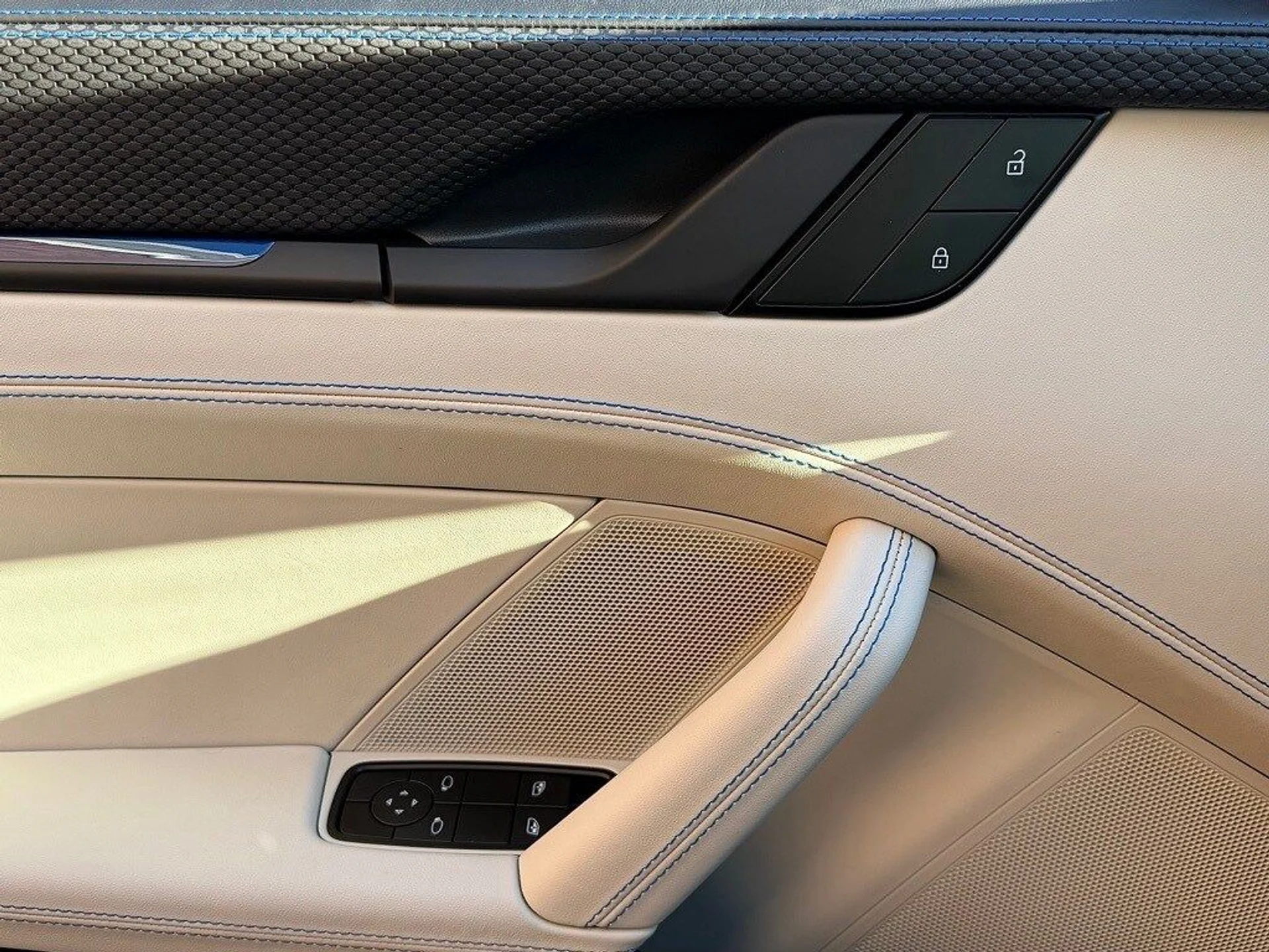 mph016_1139652535_0c7bae29b8a780cbbc833a72ffeb0c66x_aa6a95bc5c