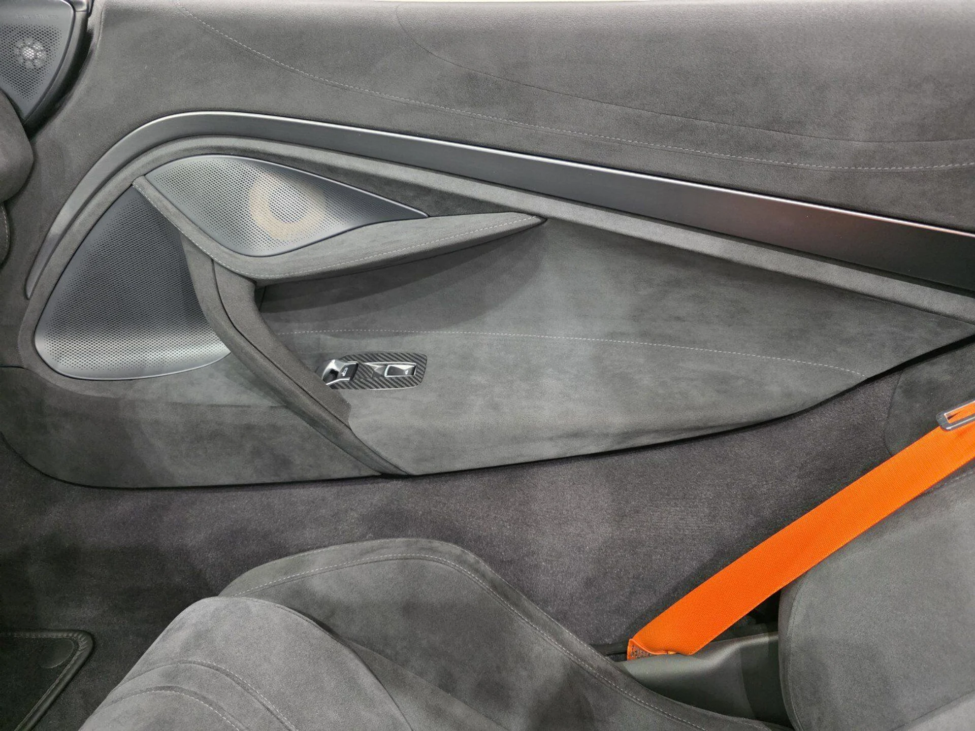 mph016_114427589_d37439677dd40f1fe0f1a7508423bbc9_03634ea3df